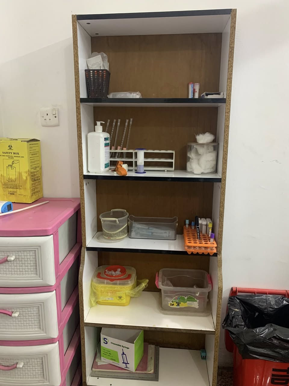 غراض مختبر للبيع
مكاني بغداد الحرية للاستفسار *********** 

بالاضافة الى كتات للاجهزة وادوات مختبرية
