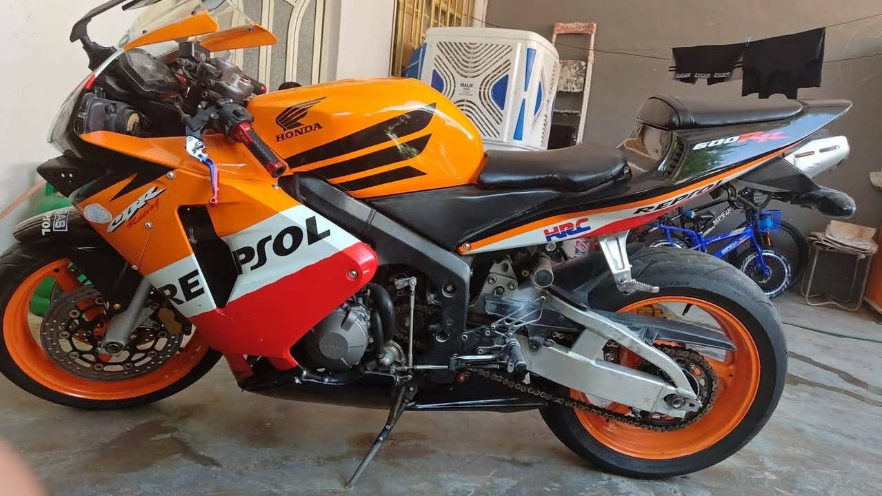 سڵاو ئەم ماتۆڕە بۆ فرۆشتن
Honda 600rr
2004
Repsol
۲ تایەی تازە 
تازە سێرفس کراوە 
ماتۆرەکە ماڵی دۆستە 
دوکەڵی نییە 
۲۷ مەعامەلە
***********
