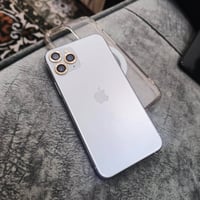 للبيع ايفون 11 برو ذاكرة 64 بطارية 78 نضافة الشاصي 90 % مبي اي مشكلة م...