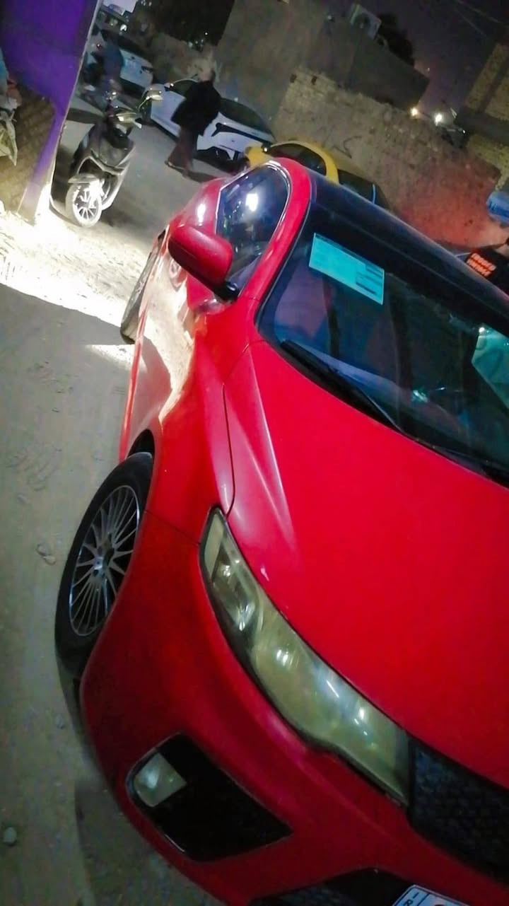 السلام عليكم سيراتو كوبي تك باب سعرها 90 ورقه وبيها مجال  موديل 12 هزه جديد سنويه ل 2027 مكفوله كفاله عامه ايدامه جديده حداديه امامي خلفي جديد سياره مناقصها شي فول مواصفات فتحه بصمه تحكم شفط مري حساس خلفي
عنوان الديوانيه /***********
