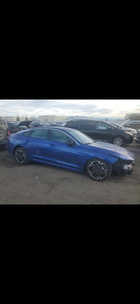 السلام عليكم
كيا k5 جيتي لاين بدون بانوراما
بيع او مراوس 
سياره باسمي
موديل ٢٠٢٢
ماشيه ٦١ ميل
وارد امريكي بيه بارد بالجاملغ الايسر  وبيه بالبنيد بارد مال حادث مبين ع كد اصبع سياره بدون قطره صبغ وبدون ايرباك وبيه طخه بالجاملغ الخلفي بعدني ممصلحه موضحه بالصور 
موصفات ميحتاج اذكر معروفه الجيتي لاين
مكانه بغداد السيديه 
***********
