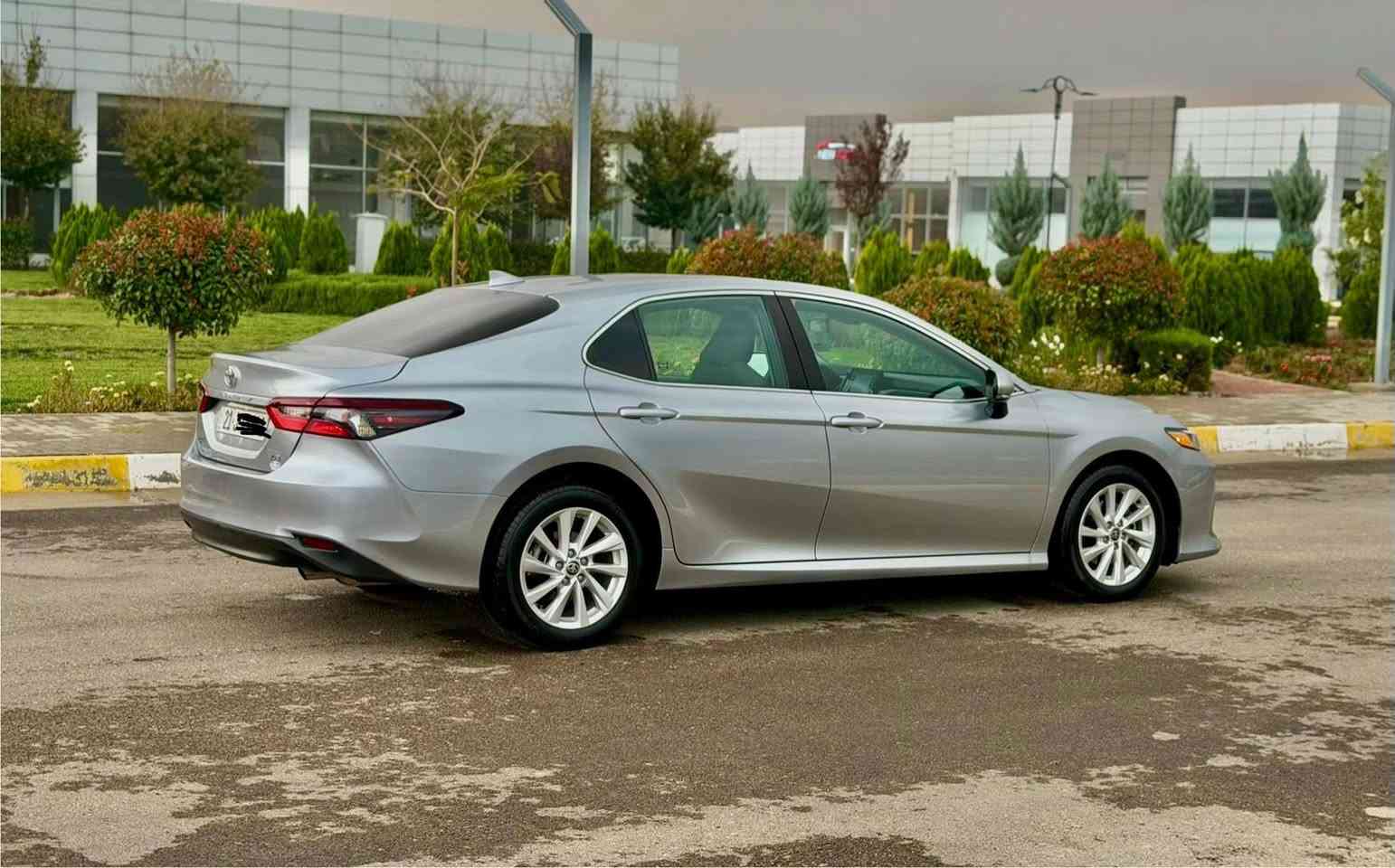 السلام عليكم ورحمة الله وبركاته تيوتا كامري 2023 السياره LE رقم سليمانيه  السعر.$180  جاهزه مابيهه اي نقص محرك 2500 ماشية 23 ألف رقم غير متواجد على الفيس لطفأ.                       ***********.   رقم الشاصي.  41C11BK4P088693
