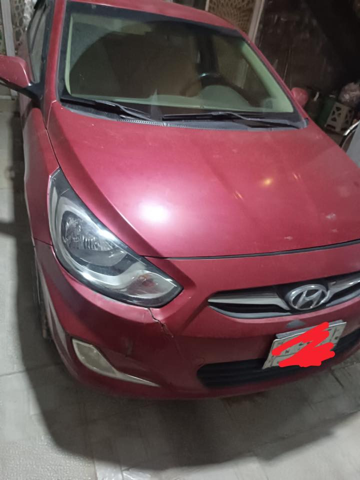 اكسنت 2014 سيارة نظيفة ومكفولة من الصبغ فقط بيها مكانات جراد وطخات مثل ما واضح بالصور محرك وكير وتبريد كله مضبوط محرك 1400 كير 6 نمر رقم بغداد مشروع وطني  السعر 82 ورقة وبيها مجال للاستفسار الاتصال ***********
