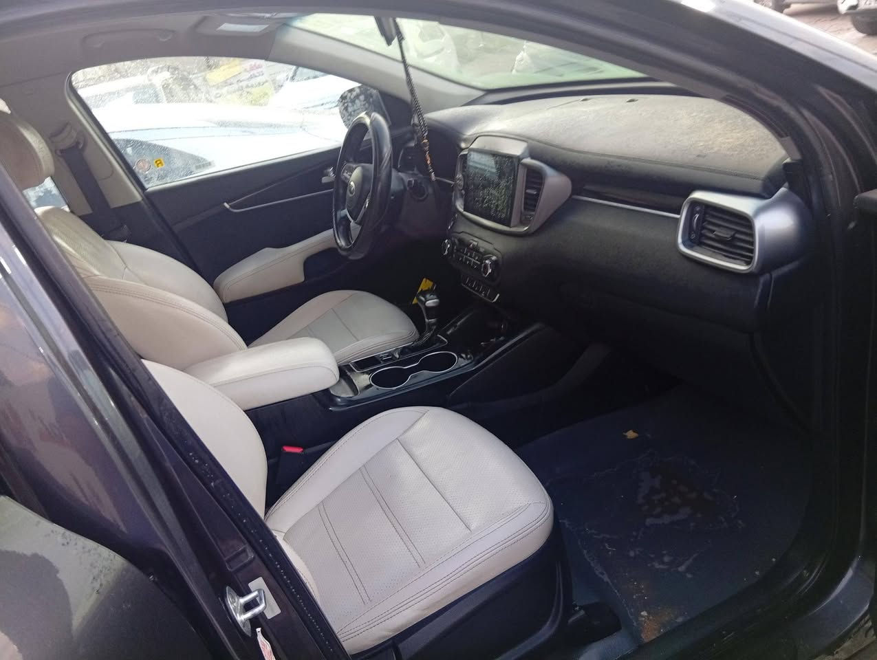 للبيع: كيا سورنتو 2019 (وارد كندي - كلين تايتل) 🚗

السيارة نظيفة جداً وبحالة ممتازة، جاهزة من كلشي والبيع للشراي الصامل.

📌 المواصفات والمميزات:

•        الموديل: 2019

•        اللون: أسود كذابي مميز.

•        العداد :127 ألف كم.

•        الرقم: بغداد.

•        المحرك: 2400 (دفع أمامي).

•        التحكم: تحكم ستيرن كامل بـ 3 وضعيات قيادة مختلفة (Comfort / Eco / Sport).

•        الحماية والراحة: نظام مانع انزلاق، تشغيل بصمة.

•        كلين تايتل بدون ضربة (وارد كندي).

•        اكو طخات بسيطة جداً وواضحة بالصور (بدون غش أو تجميل).

📞 للتواصل والاستفسار:

للمزيد من التفاصيل أو المعاينة، يرجى التواصل مباشرة عبر الواتساب على الرقم:

7901173369

