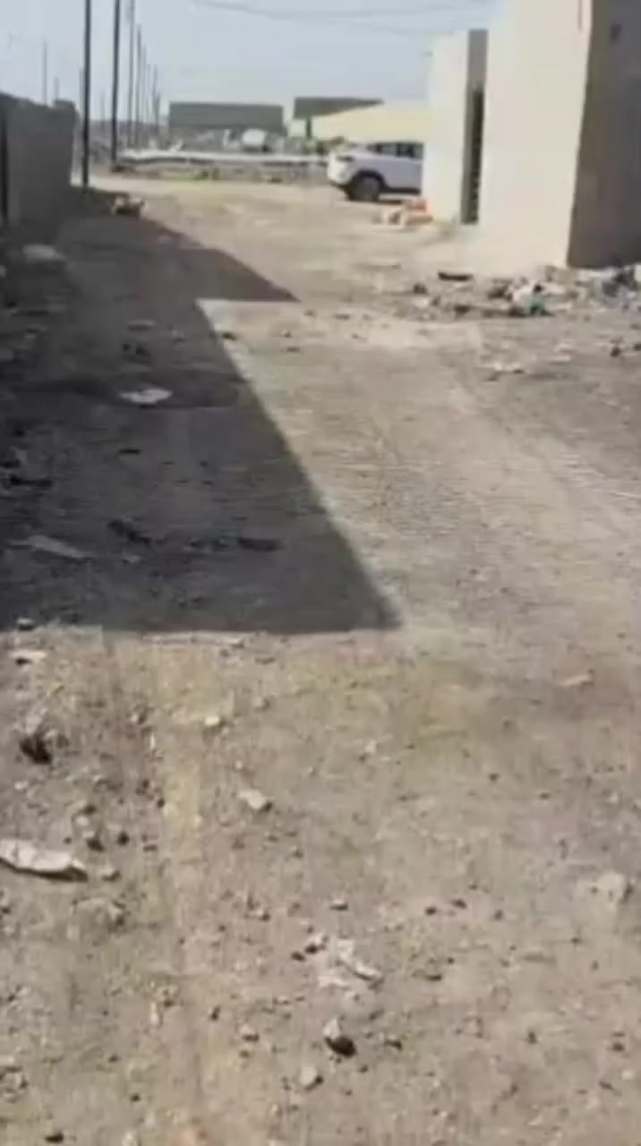 قطعه ارض للبيع في مدينه الصدر رشاد قرب قاعده مساحة 112متر وجهه 8 نزال 14خدمات ماء مجاري كهرباء مكصوصه فقط عله تبليط تبعد 70متر سعر 8مليون بيه مجال كلش بصيط ***********
