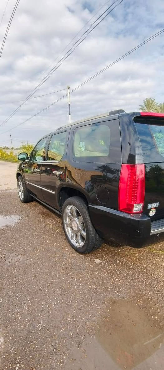 سلام عليكم 
للبيع كاديلاك موديل 13 
خليجي مكفول كفاله عامه ماشيه 94 
سيارة على وضع شركة فول مواصفات 1/1
برغي ممفتوح بيها 
رقم بغداد باسمي سعر 280$ وبيها مجال 
***********
