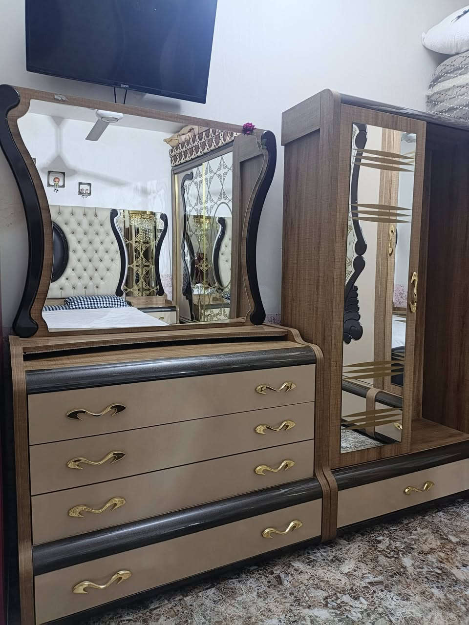 غرفه تركي ضخمه للبيع شرط اخت الجديده مثل ما شوف بالصور  السعر مليون و 800 مكان كربلاء حي الغدير لتواصل ***********
