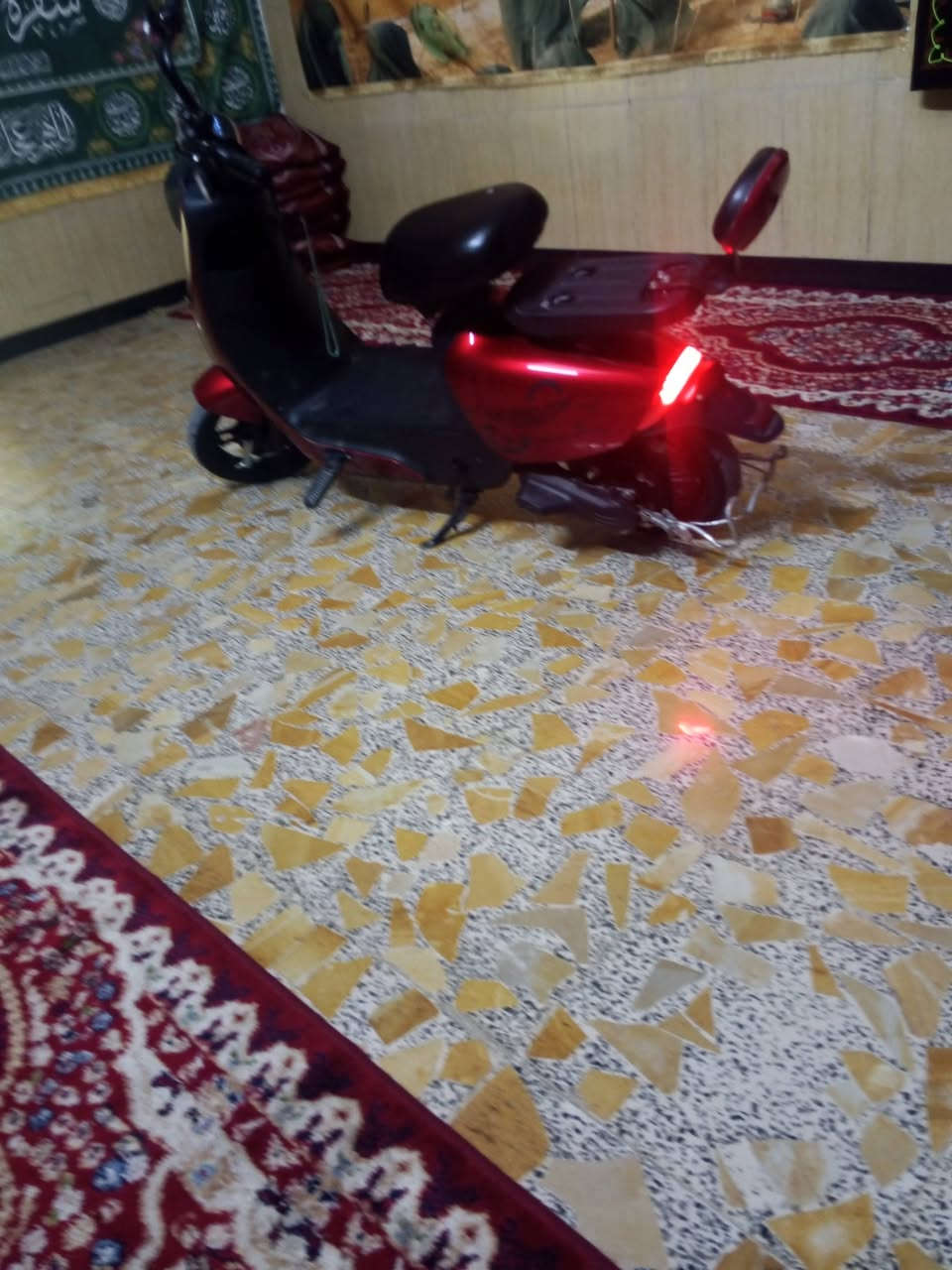 السلام عليكم دراجة شحن للبيع حجم 14 شركة MTR مكتوب على كفرات دراجه والملف MTR 
الدراجه 4 بطاريات كبار ملفها 350 واط نحاس حقيقي الدراجه 48V و 3A تمشيك بل شحنه الوحده من 25 إلى 30 كيلو متر شحنها يطول يوم ونص يومين سعر الدراجه 280 وبيها مجال حك الجيه مكاني بغداد مدينة الصدر رقم ***********
