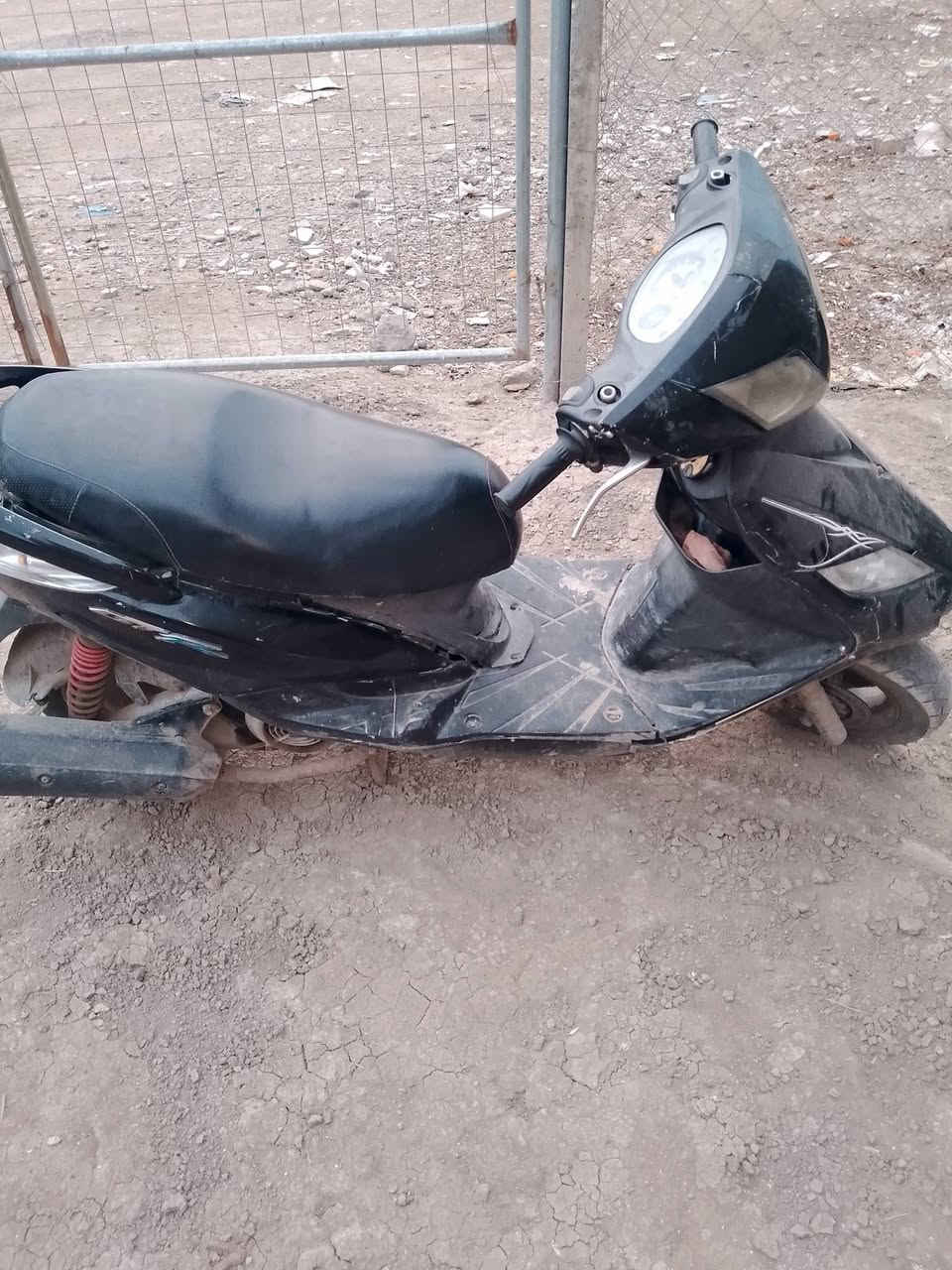 السلام عليكم دراجه ثعلب للبيع شغاله بس مجاي تصعد بانزين إله ادير بانزين بلكابريتر تشتغل بس سلف ابيع كوم حديد تجي تحمل وتروح رايدهه ب٢٠٠ قفل مكان الغزاليه ***********
