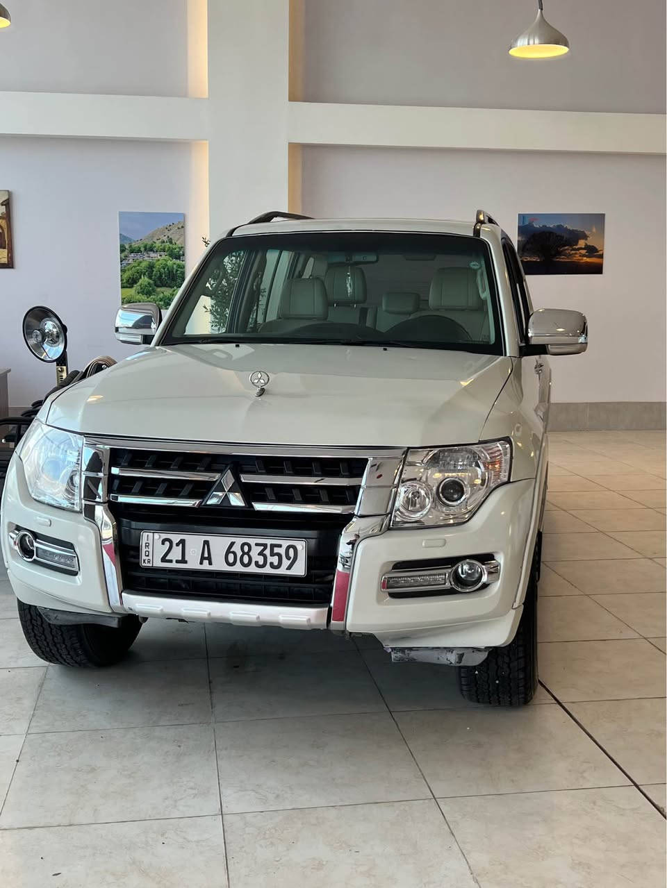 السلام عليكم 
باجيرو 2010 محرك 3.6 6 سلندر 
ممشى السيارة203000km
مواصفات السيارة:كشنات جلت - سلايد -تبريد خلفي- حاسات خلفية -بلاجكتور - يدات نيكل -اشاير بلمرايه -ويلكب قياس 17-CD BOX - تحكمات ستيرن - 4WD السيارة 
جاملغ الخلفي شبر صبغ - باب صندوق شبر صبغ - البنيد 4 اصابع بارد و السيارة بيه تفاصيل 
السعر 125ورقه و بي مجال 
للاتصال :
*********** السليمانية, العراق
