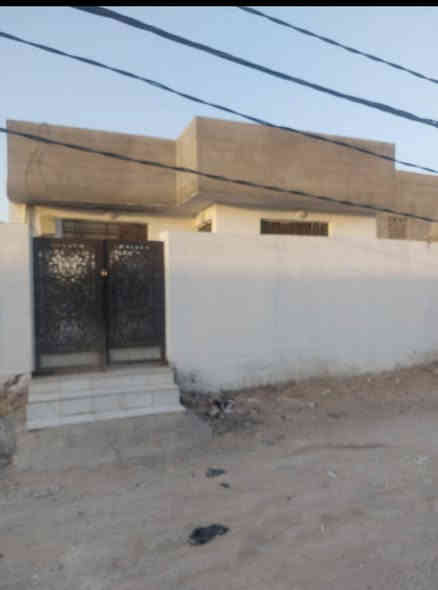 بيت مساحة 100 مربع 10×10 منطقه الحر الرشديه  
للتواصل واتساب *********** سعر 52

 طابو زراعي 25 صرف اقرار محكمة  يباع مع كاونتر تفصال و بعض الاثاث او مبادلة مع سياره عاليه 

التفاصيل: 

بلوك عتبه  درجه اولى 

والارضيه كرانيت

المكان 

الرشديه يبعد عن الامام الحر كيلوين

وعن الامامين ع 7 كيلو

خدمات كامله  كلشي متوفر

يطبله من اربع افرع

 بناء حديث سنه ونص

غرفه وصاله ومطبخ واستقبال وطارمه وصحيات 

وترك خلف البيت

ومحدد 3غرف فوك يكدر يبنيهن

والبيت فارغ غير مسكون

وقرار محكمه تتكاتب وي ابو الاقرار نفسه هو هم محامي ابو الاقرار مراوس بسياره  للعلم البيت راح يطوب بالعقار
