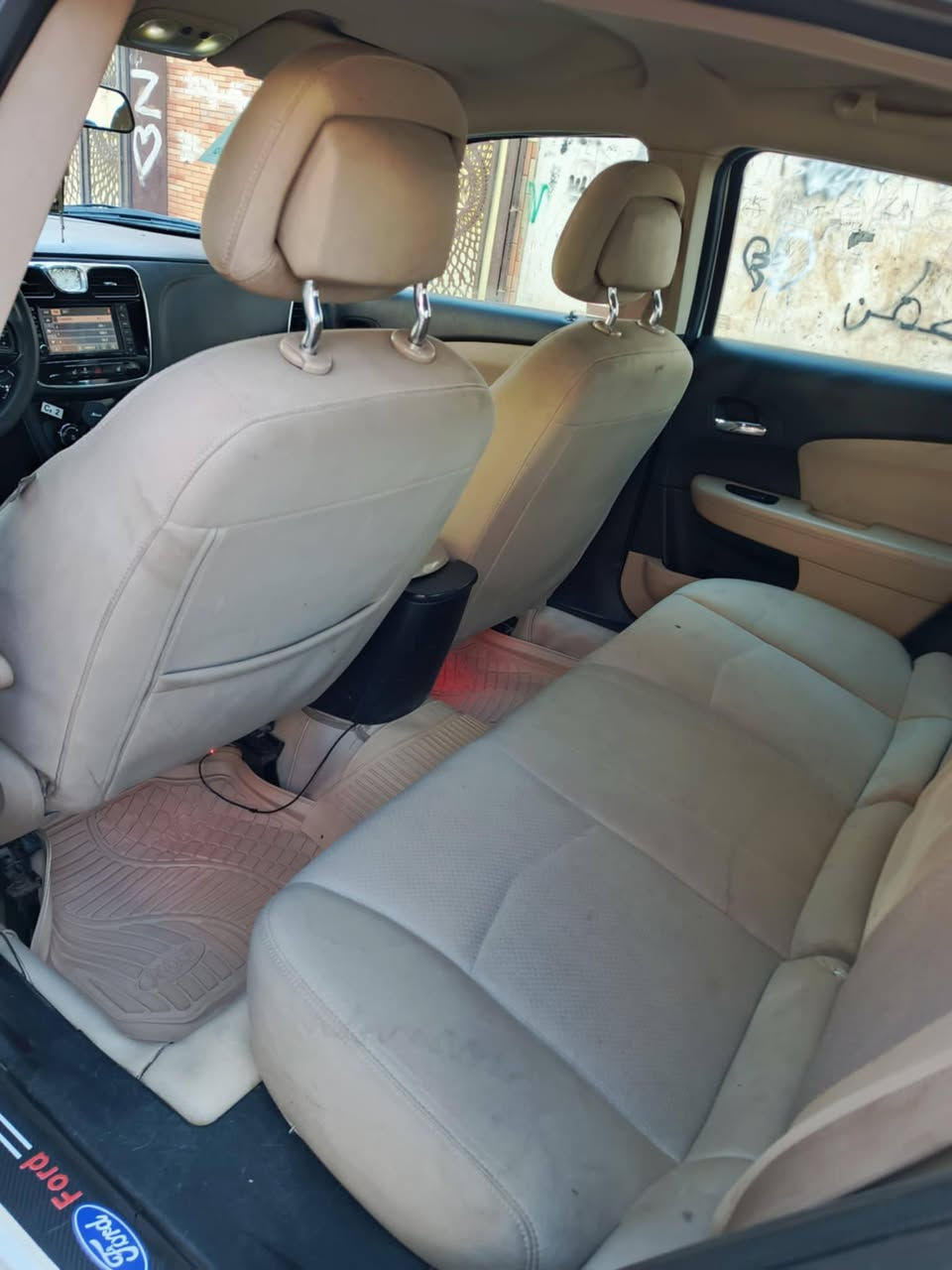 سي ٢٠٠ موديل ٢٠١٢ فول ٦ سلندر مواصفات كشن هيتر تبريد واهيتر شغال ضررجاملاخ جاملخ جهت ايمن شانصي بدون لحيم سنويه لاحد ٢٠٢٩ شرط تحويل هزا منتهيه كوبون بنزين موجود اخوان اني مكلف بلا نشر رقم صاحبه ***********  *********** سعراه ٨٤ بيه مجال وتدلل
