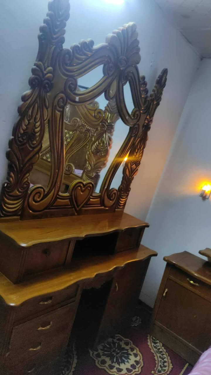 سلام عليكم غرفه صاج نضيفه  بس مستعجل كلش سعر 700 رقم ***********
