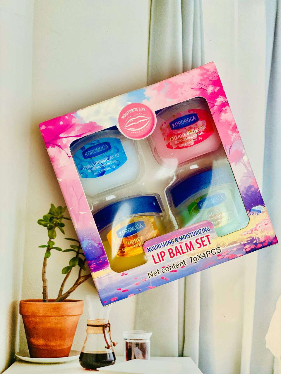 سيت فازلين رباعي للشفة 💋

✅ترطيب
✅تغذيه
✅لون طبيعي تحفه 
‏‌‎ • لترطيب رائع للشفاه والحفاظ على ليونتها وعلاج التشققات هتحسي بالفرق من اول استخدام بنسبة 💯

• تساعد على تغذية الشفاة بشكل فعال و إصلاح الجلد والحفاظ على شفة صحية 😚👄
• مرطب للشفايف وكمان تقدري تستخدميه تنت للخدود والشفايف 🌵💋
• ريحتة ولونة وترطيبة تحفه 😚🌵
• مع الاستخدام اليومي لمدة شهر الشفايف وردي بشكل دائم 👄🔝
‏‌‎مع حمايه من الشمس ☀️


**إذا كنت صاحب هذا الإعلان وتريد حذفه لأي سبب، رجاءا أرسل رسالة إلى الدعم الفني**