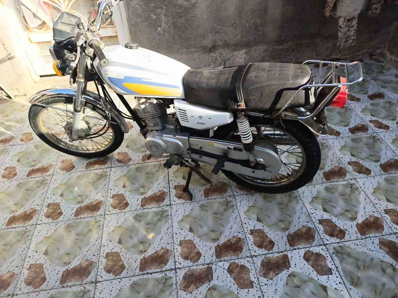 دراجة نامة للبيع موديل ٢٠٢٠ مطلعها ١٥//١١//٢٠٢٠ 
اوراق اصولية .. الوكيل نوفل 
مكاني الرميثة 
دراجةومامفتوحة... 
مبدللها تانكي وسكان ودبلات وصالنصة ولايتات وباتري كلهن جدد


**إذا كنت صاحب هذا الإعلان وتريد حذفه لأي سبب، رجاءا أرسل رسالة إلى الدعم الفني**