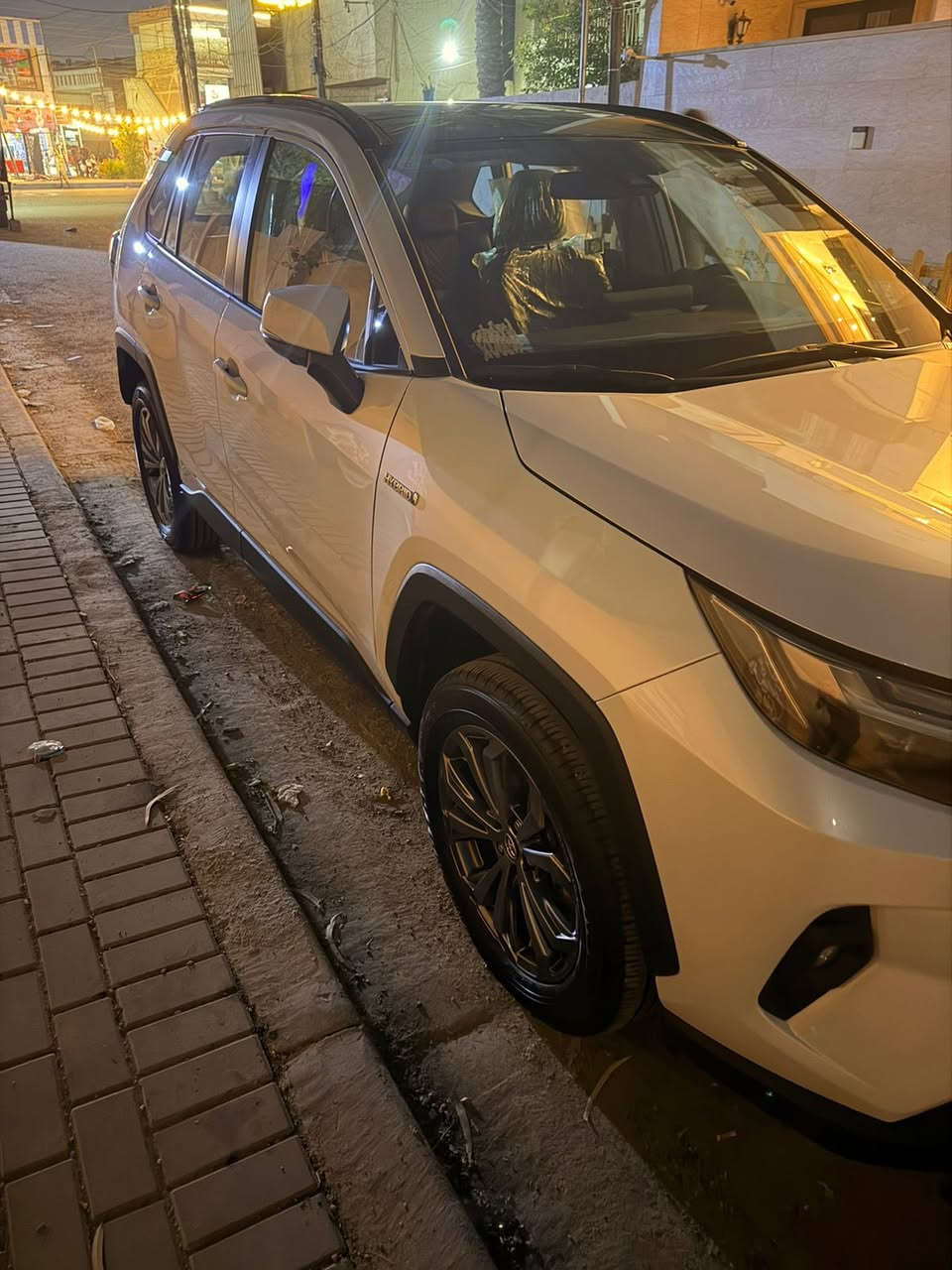 للبيع راف 4 موديل 24 هايبرد فول مواصفات ماشية 7 الاف فقط مكان السيارة بغداد رقم ***********
