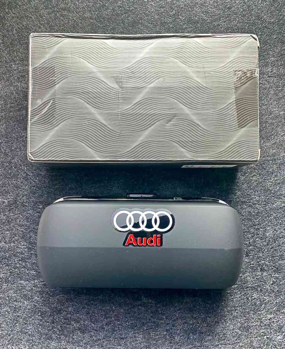 علبة حفظ النظارات للسيارة ماركة  – تصميم Audi الفاخر 

🔹🔸 ترهم لجميع السيارات وبالخصوص سيارات اودي

حافظ على نظارتك بأمان وأناقة داخل سيارتك مع علبة النظارات العملية التي تُثبت مباشرة على شماسة السائق أو الراكب

#Audi #اودي #علبة_نظارات #اكسسوارات_سيارات #منظم_السيارة #نظارات_شمسية #CarAccessories #AudiAccessories #CarOrganizer  #سيارات# #العراق


**إذا كنت صاحب هذا الإعلان وتريد حذفه لأي سبب، رجاءا أرسل رسالة إلى الدعم الفني**