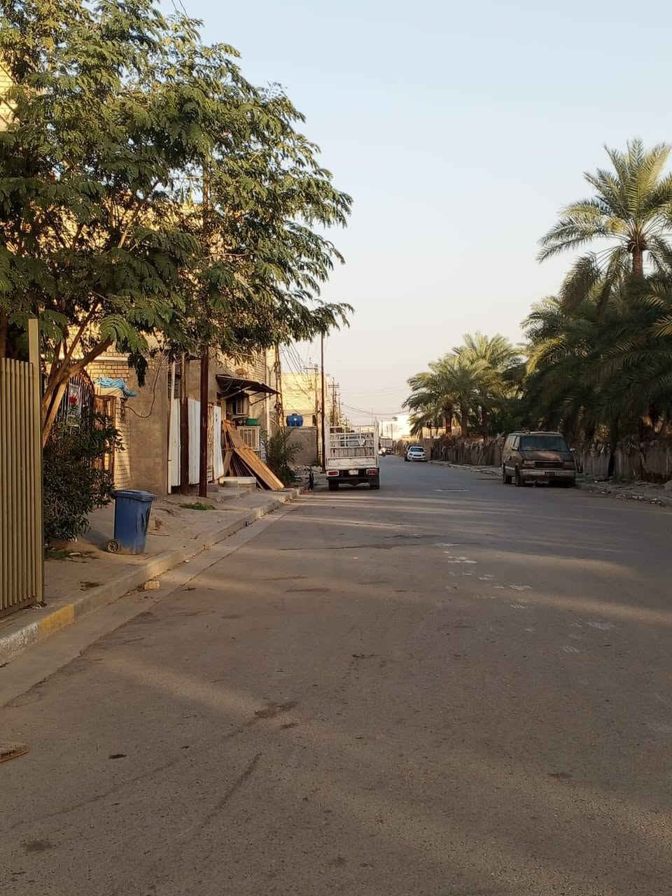 السلام عليكم قطعه ارض مساحه 100متر واجهه 5او النزال 20  مميزات القطعه  تلبيط  مقرنص خط ظوئي حلوه أو منطقه هادئه الشعب حي المصطفى  طابو زراعي سند 25 رقم ***********////////***********///////قرب حسينية وجامع محمد جواد. سعر 48
