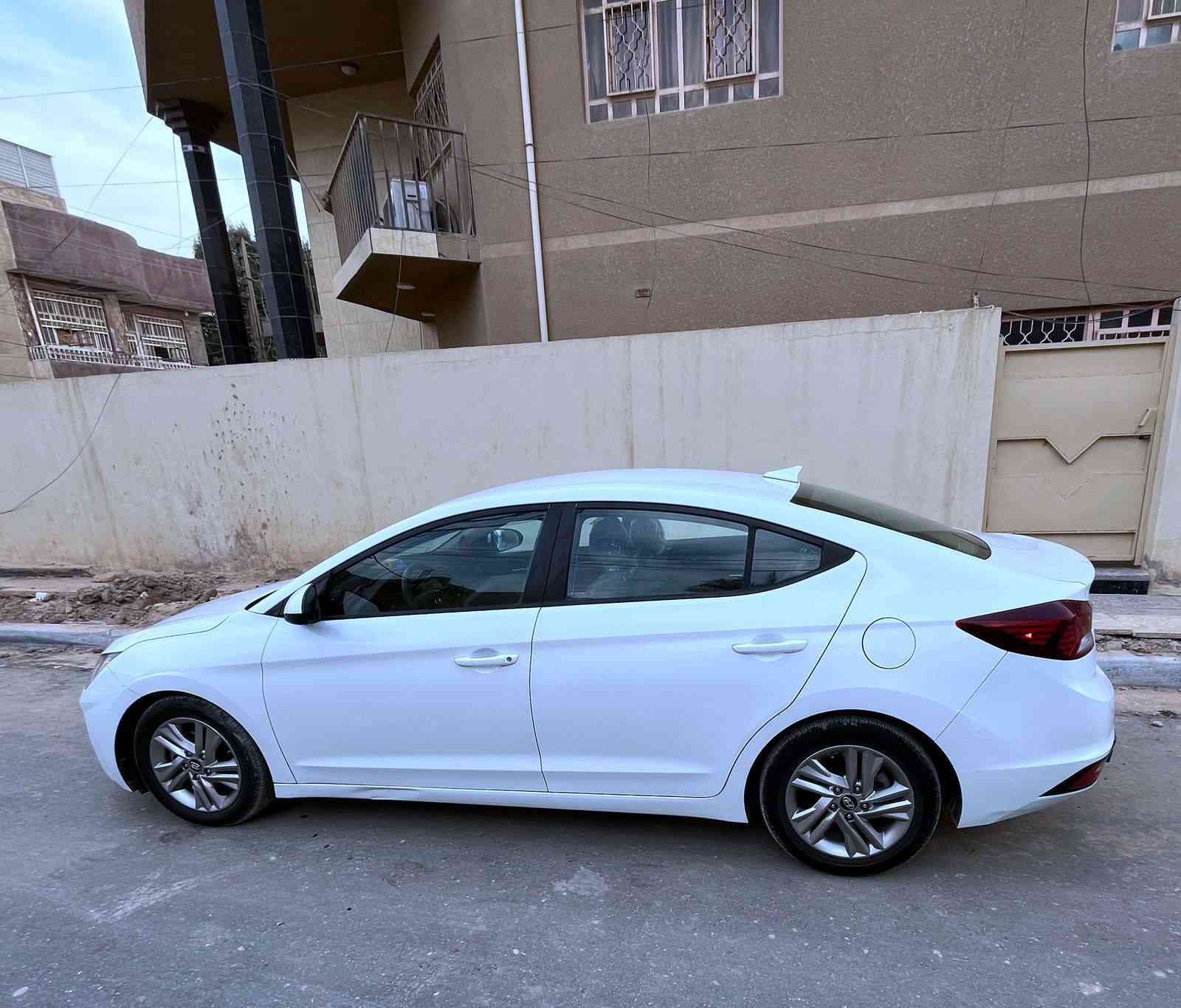 السلام عليكم من رخصه الادمن المحترم
النترا وارد امريكي 2020 للبيع او المراوس 
حادث السياره دعاميه اماميه فقط 
الكير AT والسياره ليبل واحد 
ماشيه 71 ميل 

السعر : 145 ورقه وبيه مجال بسيط للشراي

 رقم الهاتف : ***********
