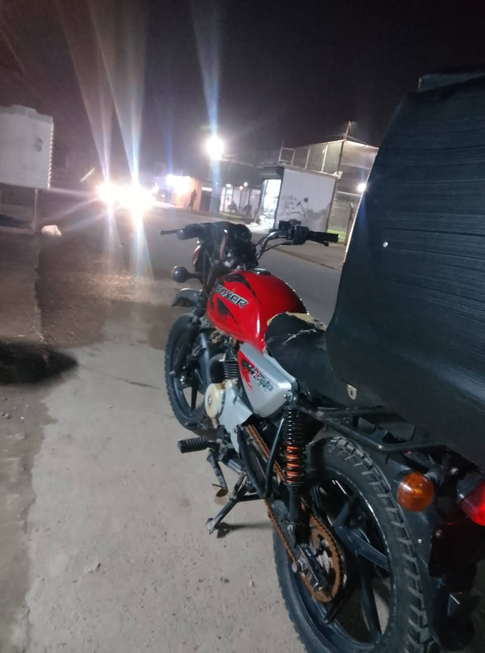 سلام عليكم بوكسر موديل 2021 ما بيه أوراق اكفله(سرقه وعشاير) دراجه حلوه مرتبه نقصه باتري فقط
سعر:650بيه مجال 
رقم:***********
