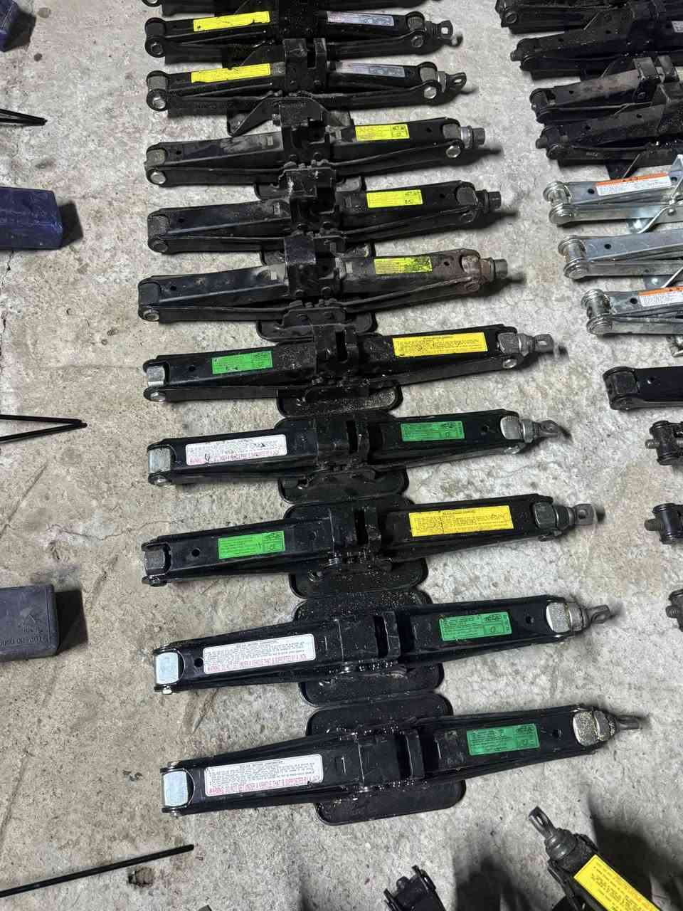 سلام عليكم
منفاخ طيارات ٢٥ الف كوري اصلي ضمان 
جك كبير ١٥ الف 
جك وصط ١٣ الف
جك سيارات الناصي ١٠ الف 
جك الماني ١٠ الف 
جك ستاركس ٢٠ الف 
جك دهن ٢٠ الف السيارات العاليه 
جك امريكي جارجر وبامه ١٧ الف 
فلينه كامله سيارات كوريه ٢٥ الف 
هورن عل ضمان ١٥ الف 
درك ستيرن النتره مضلع امريكي ٥٠ الف 
دركه ستيرن فولستر ٣٥ 
دركه فورتي( ٢٠ ٢١ ١٩ )٧٥ الف 
شريط النتره مضلع امريكي فورتي مضلع ٢٠ الف اصلي تفصيخ 

مكاني بغداد مشتل يوجد توصيل 🚚 ٥ الف 
متواجد من ٥ العصر إلى ١٢ بليل 
*********** واتساب 
ملاحضه اي شي تجاري ماعدي وكلهن ضمان
