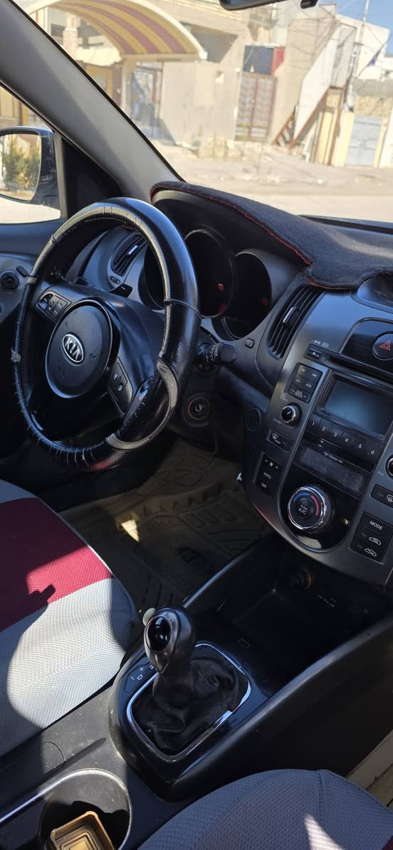 كيا سيراتو موديل ٢٠١٣ 
فووول ما عدى البصمة 
تحكم ستيرن 
فتحة 
اشاير بالمري 
تبريد بيانو 
شفتات ستيرن 
كير ٦ نمر 
 مصبوغة حزام 
عايزة حدادية 
الكير نص عمر 
الرقم أربيل قديم 
السعر ٩٠ وبيها مجال 
بعد الفحص ابيع (سويج + وكالة ) 
للتواصل ***********
