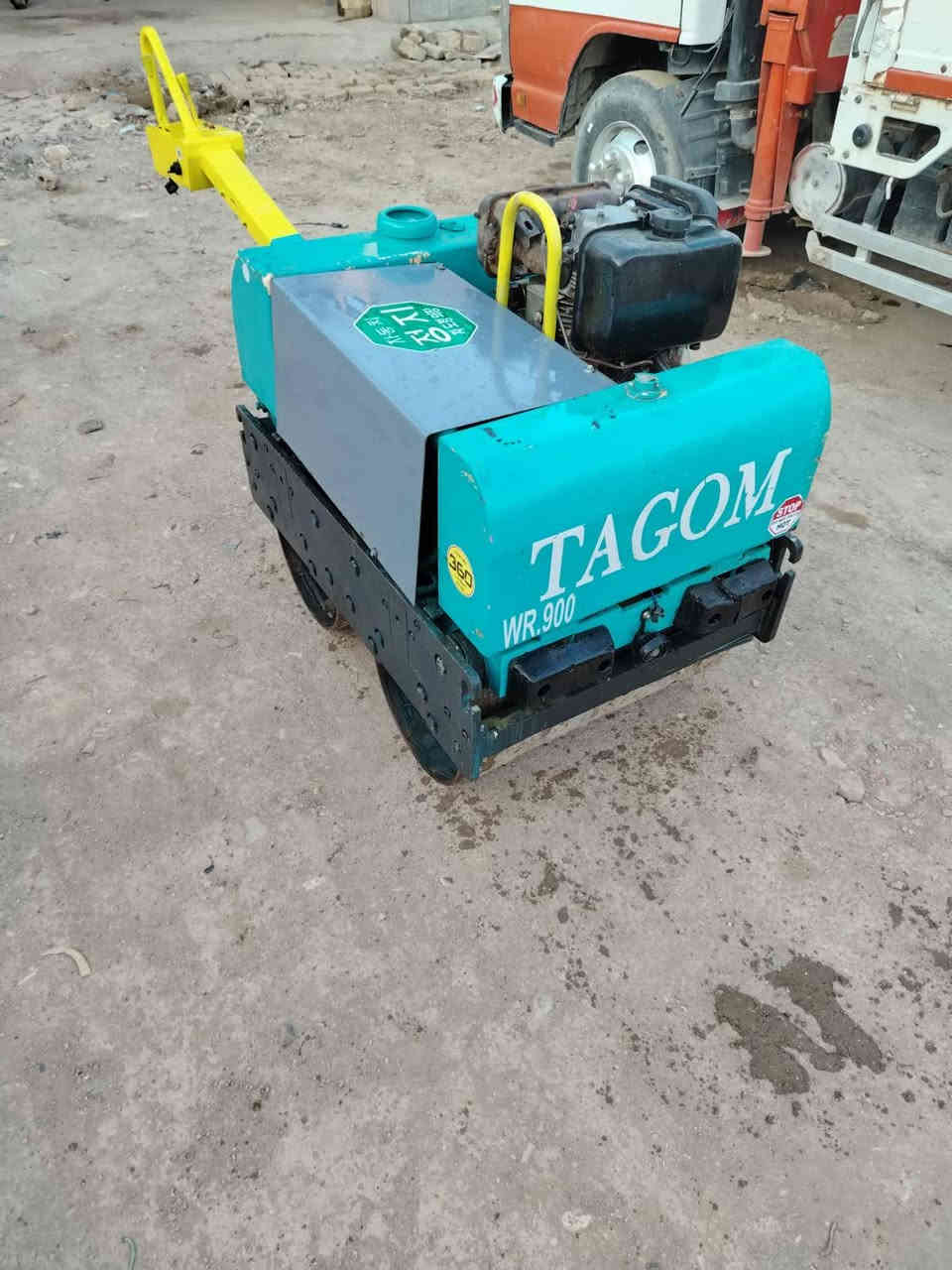 حادله يدويه للبيع 
نوع تاكوم ياباني 
وزن(1)طن عرض 70سنتمتر 
محرك كامه 
باتري جديد بلكارتون  
قماجي جدد 
هزاز شغال 
جاهزه من كلشي ماتخسر عليها دينار مباشر للعمل 
مكاني واسط الكوت مركز المدينه 
اي استفسار اتصل بلرقام 
***********///اسيا 
***********///اثير 
نعتذر عن الرد في الخاص اما واتساب الصفحه اوالاتصال ☝☝☝☝☝
