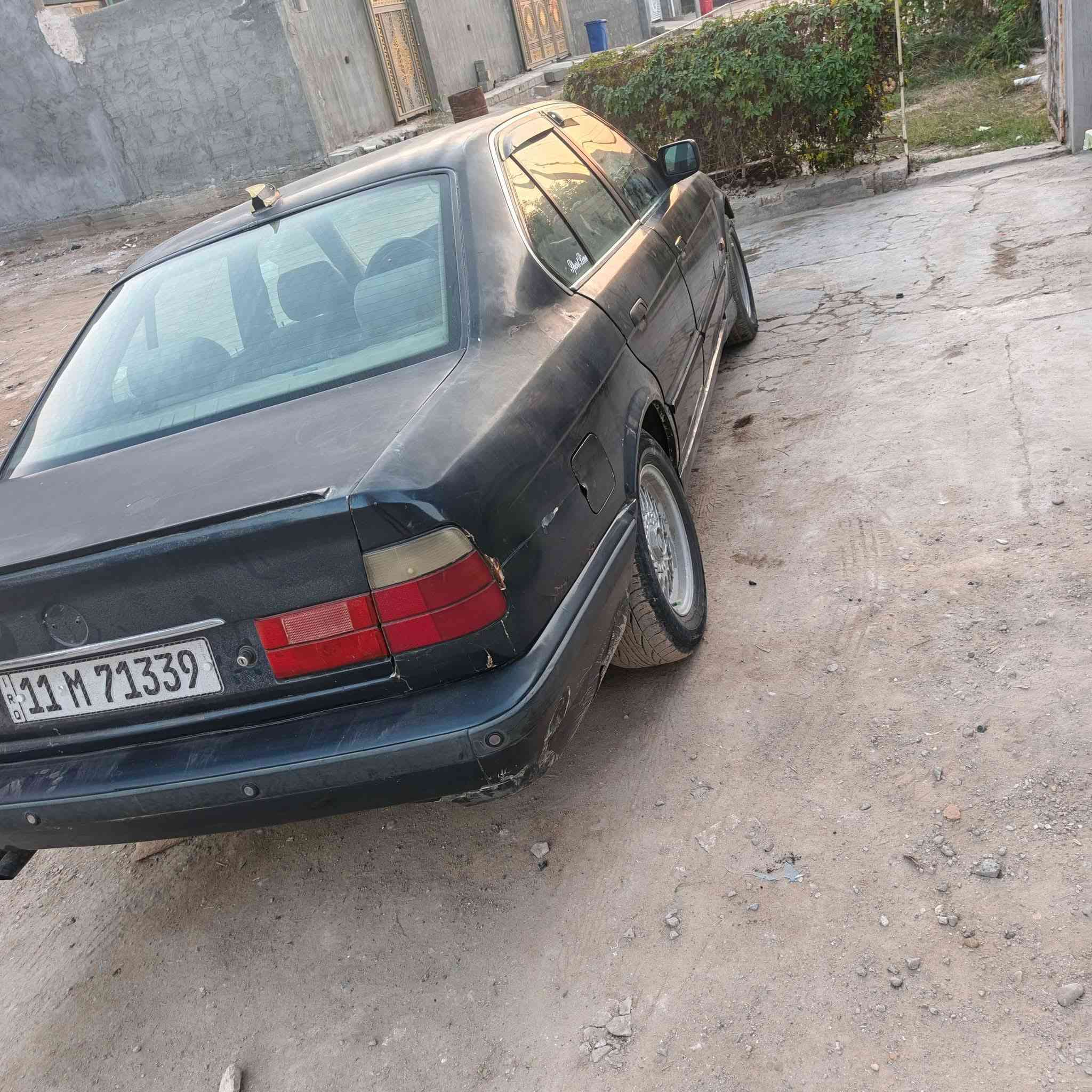 سلام عليكم شباب ٥٣٥ رقم بغداد نكليزي هزه بعدها ماساقطه  موديل ٩١ سياره مكينه كير شرط كارتون كهربائيات تخم تاير غرفه جلد كهرباء فتحه سلايت حساسات خلفيه دعاميه َكفوله من العيب الشرعي نقص حداديه فقط بيع او مراوس ب ٧٠٠ فقط  مكاني بغداد ***********
