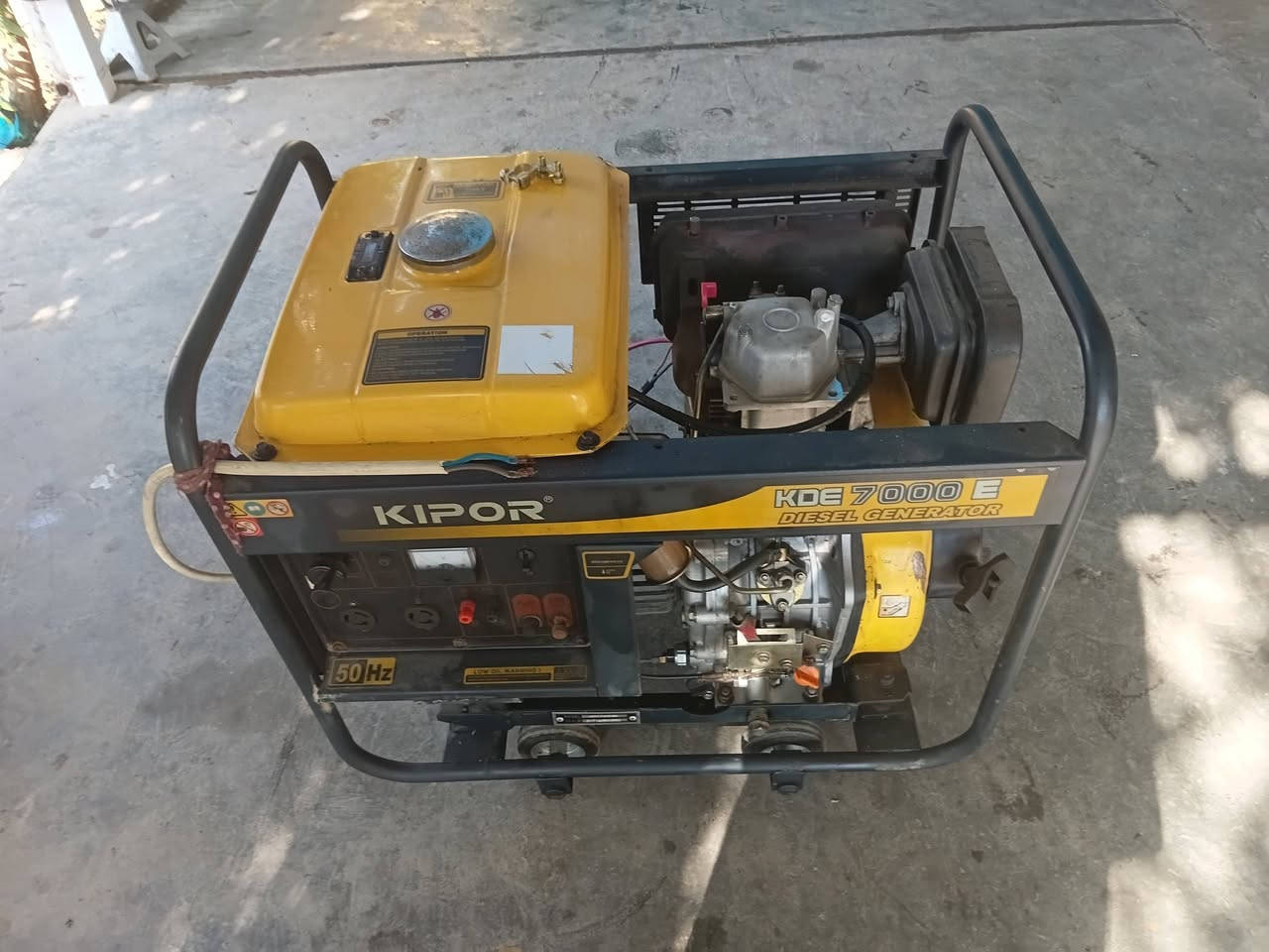 السلام عليكم مولده ٥ كيفي كاز وملف دبدوب مولده كامله مابيها اي نقص مولده شغاله على الفحص السعر  ٤٠٠ وبيها مجال بسيط العنوان بغداد الراشدية 
***********
