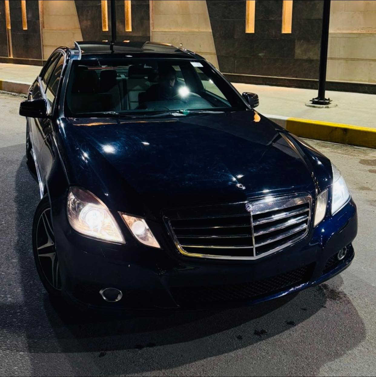 سلام عليكم شعندك مراوس نزل
مارسيدس e350 
موديل 2010 
سيارة وارد امريكي فول مواصفات 
محرك 3500 يعني 6 سلندر تنفس طبيعي 
سيارة نظيفة 
محرك كير اكسل حدادة صدر تبريد كله مكفول رقم بغداد الجديد 
الأتصال هذه رقمي واتساب 
***********
