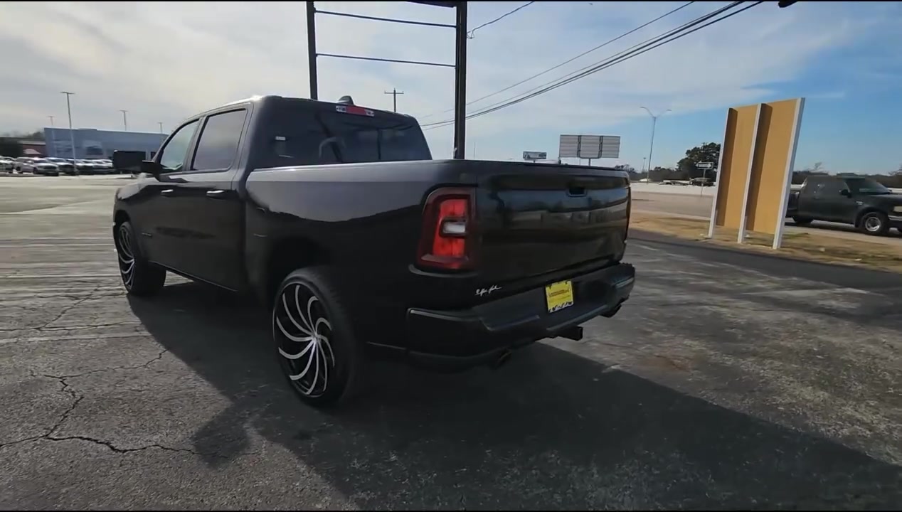 البيع بسعر البنك المركزي ..
🇺🇸2026 RAM 1500 EXPRESS
🇺🇸كلين تايتل 
🇺🇸موقع السيارة ولاية تكساس 
🇺🇸مدة الوصول 50يوم 
🇺🇸محرك Hurricane I6 (سعة 3.0 لتر ثنائي التيربو): بقوة 420 حصان، وعزم دوران 636 نيوتن/متر.
🇺🇸بلوتوث®
بدء التشغيل عن بعد
أندرويد أوتو
نظام Apple CarPlay
الدخول بدون مفتاح
نظام تشغيل بدون مفتاح
مساعد الفرامل الطارئة
تحذير مغادرة المسار
نظام المساعدة على البقاء في المسار
نظام مراقبة النقطة العمياء
تحذير من الاصطدام الأمامي
كاميرا الرؤية الخلفية
راديو الأقمار الصناعية
العجلات: 20 بوصة × 9.0 بوصة
السعر(38.000)$مع الرقم التواصل عبر خاص الصفحة الرئيسية
https://www.facebook.com/share/1JRyZw2mKY/?mibextid=wwXIfr


**إذا كنت صاحب هذا الإعلان وتريد حذفه لأي سبب، رجاءا أرسل رسالة إلى الدعم الفني**