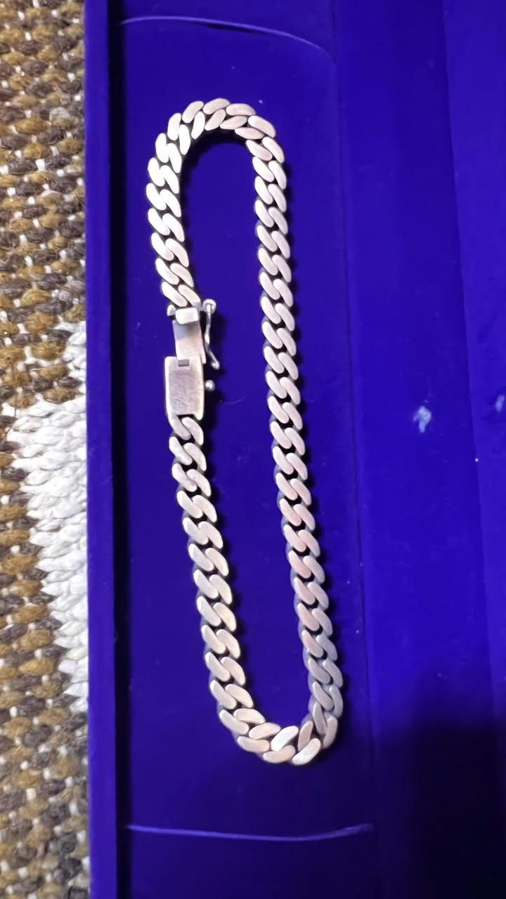 سوار جديد  الوزن ١٧ غرام فضه ٩٢٥ السعر ٧٠ الف


**إذا كنت صاحب هذا الإعلان وتريد حذفه لأي سبب، رجاءا أرسل رسالة إلى الدعم الفني**