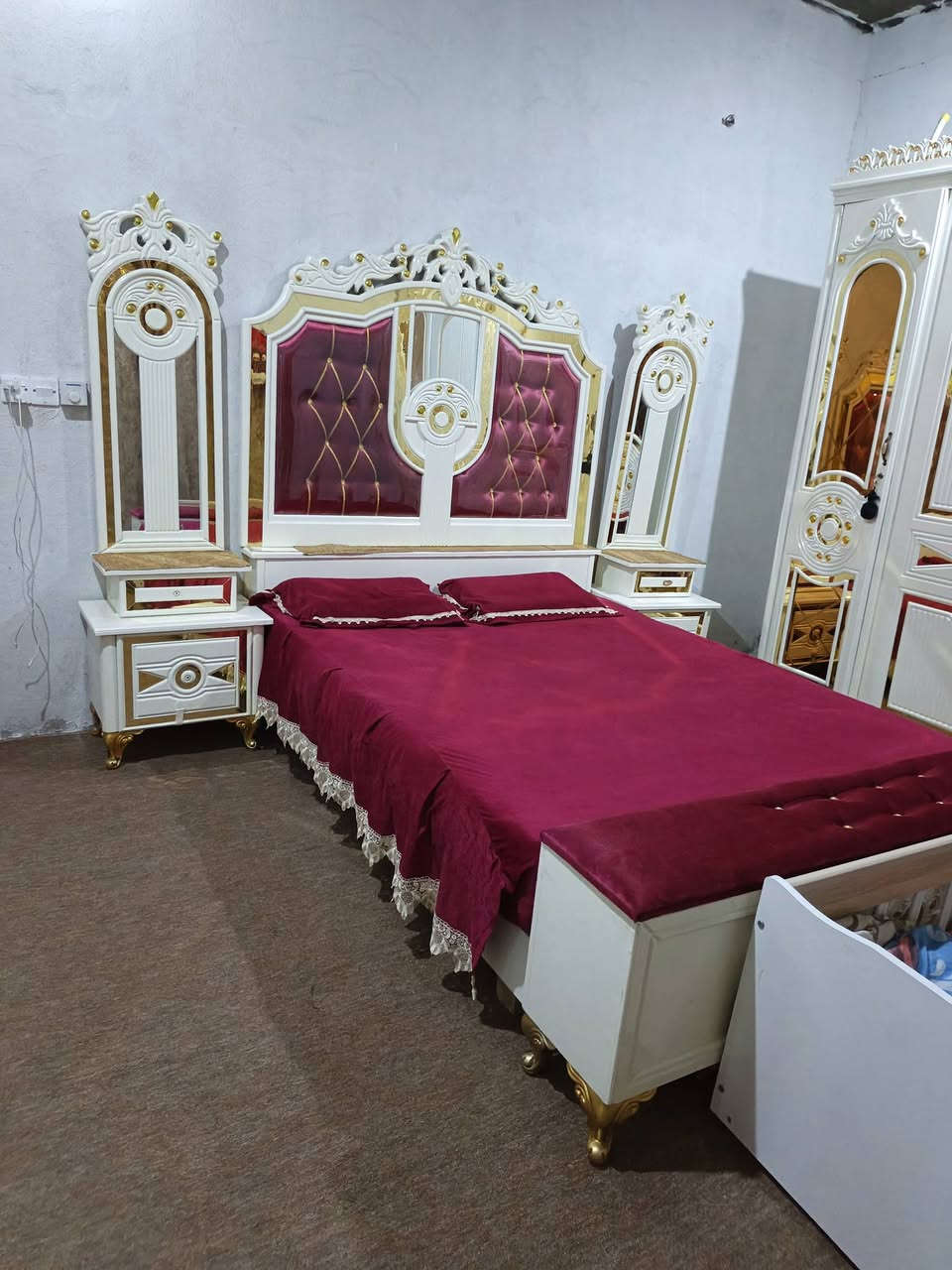 غرفه نوم للبيع اخت الجديده غرفه عراقيه تصميم تركي 
نوع الخشب صاج عراقي من نوع ثقيل 
تتكون غرفه من 8 قطع 
طول كنتور ٣×2 
يتكون كنتور من 8 بال + ملحق كبير 
عنوان بصره ابو الخصيب ***********
سعر 1,700 مليون  وسبعميه
