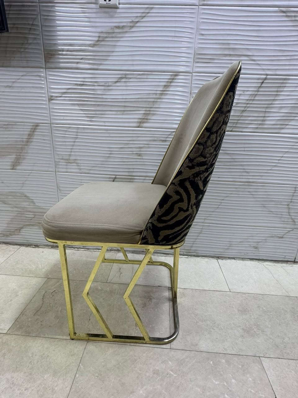 ميز طعام للبيع نظيف رايدته 450 وبي مجال


**إذا كنت صاحب هذا الإعلان وتريد حذفه لأي سبب، رجاءا أرسل رسالة إلى الدعم الفني**