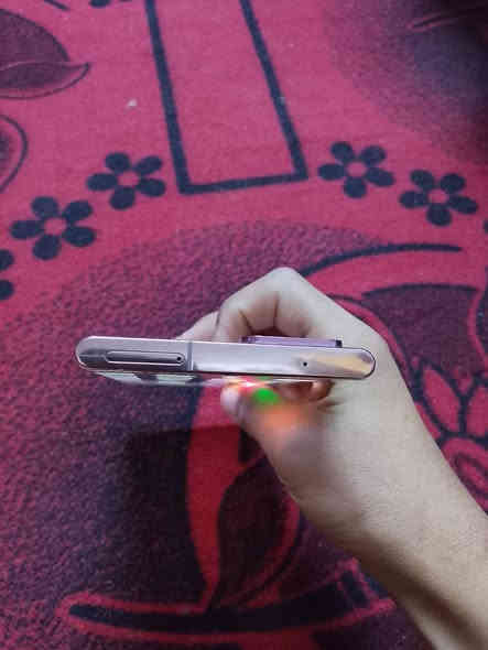 سلام عليكم جهاز للبيع سامسونج نوت 20الترا جهاز مابدل بي اي شي الذاكره 128مكاني  الناصريه  الرقم ***********سعر خاص
