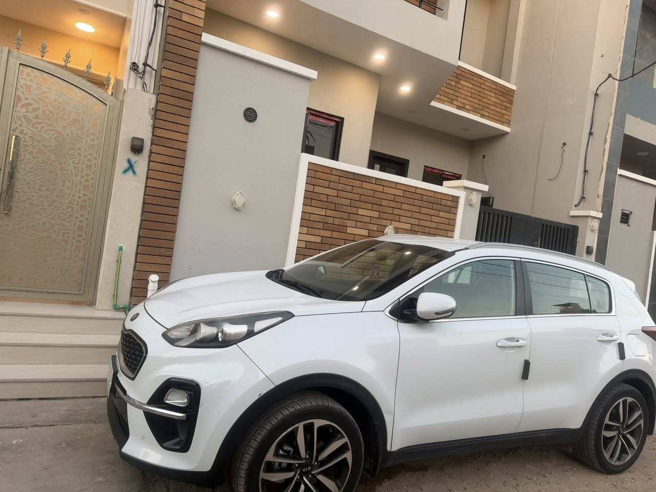 السلام عليكم للبيع سبورتج٢٠٢٠ خليجي رقم بغداد
مكفوله كفاله عامه ماعدا كم رصعه بسيطات جدا اثر حالوب في القماره والبنيد مامبينات موصفات الاعتياديه السعر ١٨٩ وبيها مجال بسيط
عنوان السياره بغداد كاظميه 
للاستفسار الاتصال على الرقم 
***********
