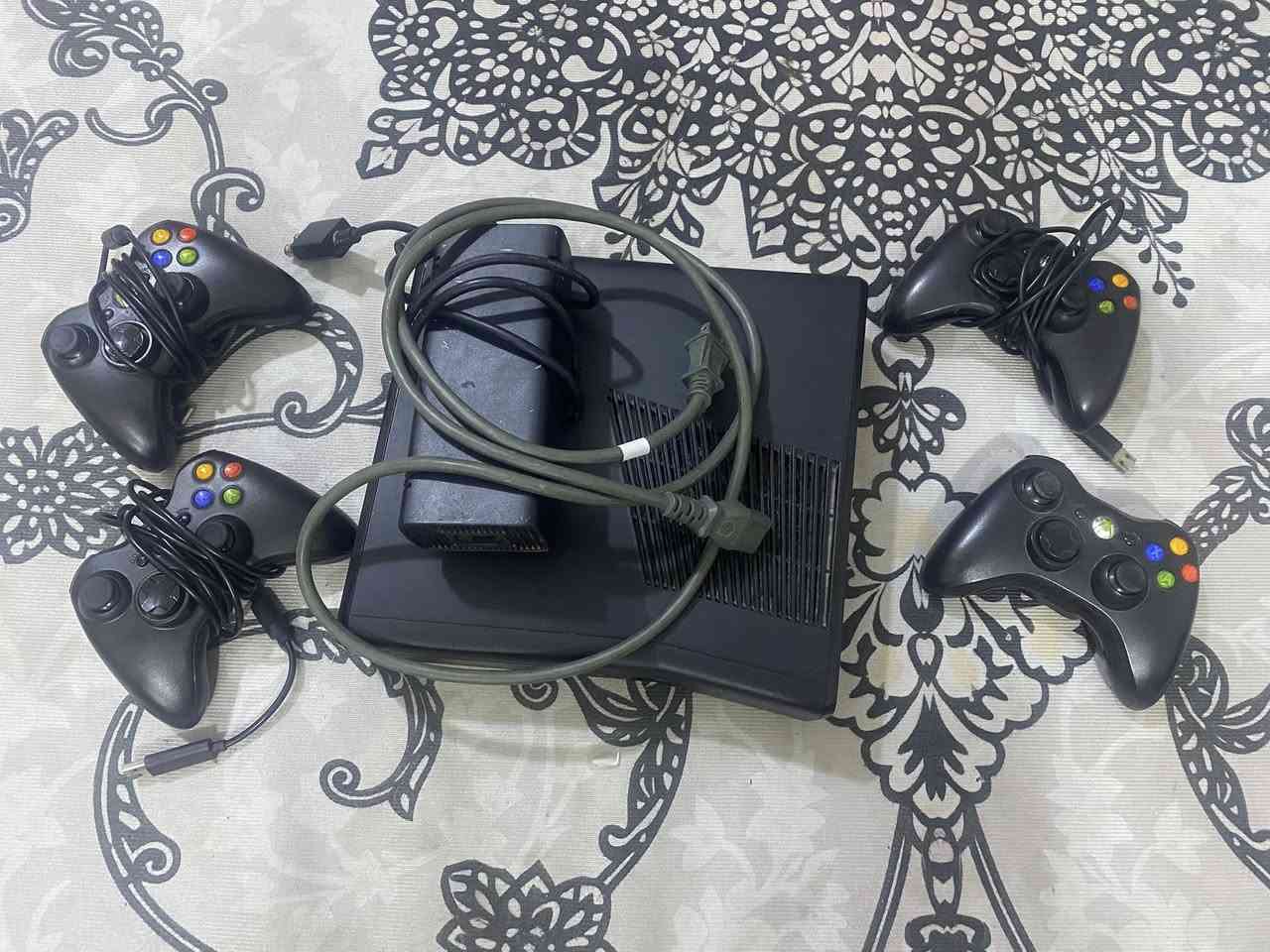 سلام عليكم جهاز xbox 360 slim الجهاز نضيف لوك ستيكر بي 4 يدات 3 يشتغلن و الرابعه عطل بل كير بي 42 لعبه من اقوه العاب مثل gta 5
Call of duty الجزء الأول و الثاني 
Pes 2018 2017 2013
Helo 3

Forza Horizon الجزء الثاني 

 gta San Andreas 
Tekkn 6 
wwe 17
ufc 2
بعد بي خير من الله العاب قويه 
هارد 320 كيكه 
تواصل ماسنجر 
السعر 120 وبي مجال للشراي


**إذا كنت صاحب هذا الإعلان وتريد حذفه لأي سبب، رجاءا أرسل رسالة إلى الدعم الفني**