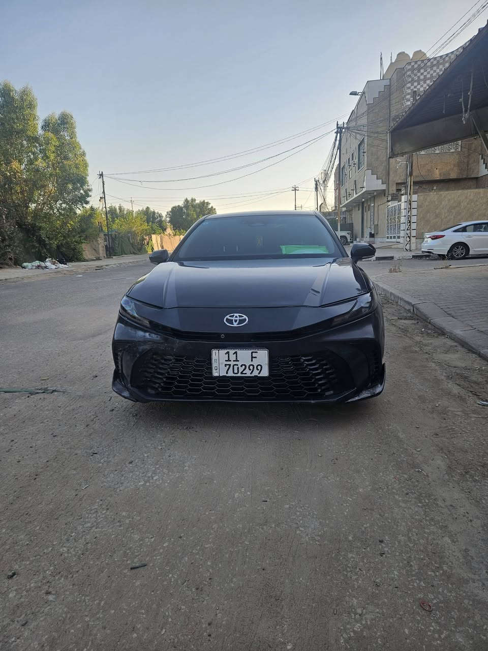 كامري موديل ٢٥ فول عده الفتحه لون سمنتي سعره دفترين و١٠ رقم بغداد مشروع وطني ماشيه ٤ الاف وارد امريكي حادث جدا بصيط مكان نجف ***********
