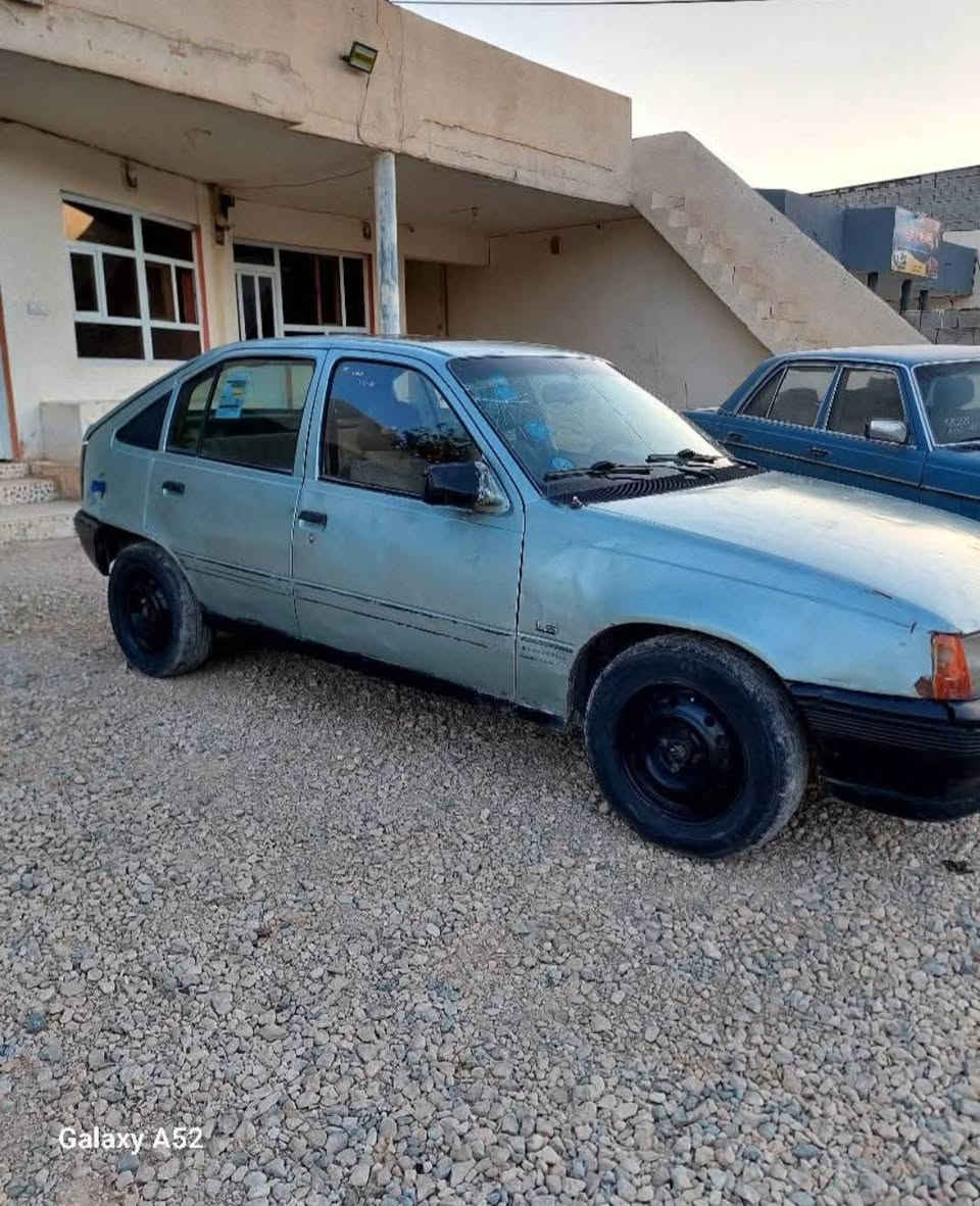 ئۆپڵ کادێت مۆدێل1991
سەنەوی وەکالەو واجیهەیە کەفالەتی مەدەنی بەشەرت مەکینە 16قایش باریکە گێڕ...مەکینە...تەقەوڕەقەی..بەشەرت...پێشوپشتی لێدرانی نیە.....کارەبایاتی کامل ئیشدەکات...سلایتە...سەیارەکە ماڵی فەقیرە بێ کێشەیە بەس ماشەاللەی دەوێ بەنزین کەم دەخوات هەردوو ڕەقەمەکەی ئەسڵیە سەیارەکە خاوێن ماوەتەوە هەتا ئێستا دەشبولی نەتەقیوە بەشەرت...... قەردو...قیست.. سەودام نیە بەس فرۆشتنە..

لەسعردایە...داوای 13وەرەقەومەجالەکی برایانەی لێدەکەم

ژ.م..***********
