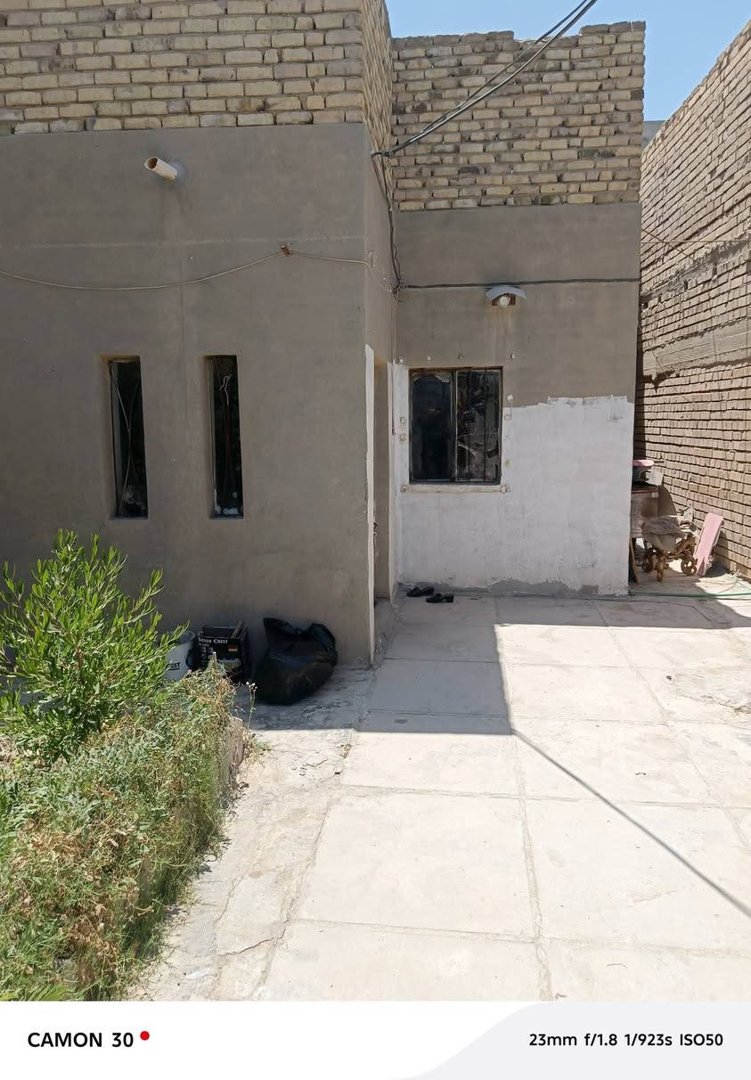 بيت لليجار حي الفرات مقبل كليت الطب قرب متوسطى الاقصى  قريب على المستوصف مدارس ابتدائيه ومتوسطه يتكون غرفه وبراني ومطبخ وكندور وكراج وحديقه وبي ترك 80متر  المساحه 200متر المنطقه كامله من كلشي السعر 350 الف شامل ماء وكهرباء  للستفسار اكثر ***********
