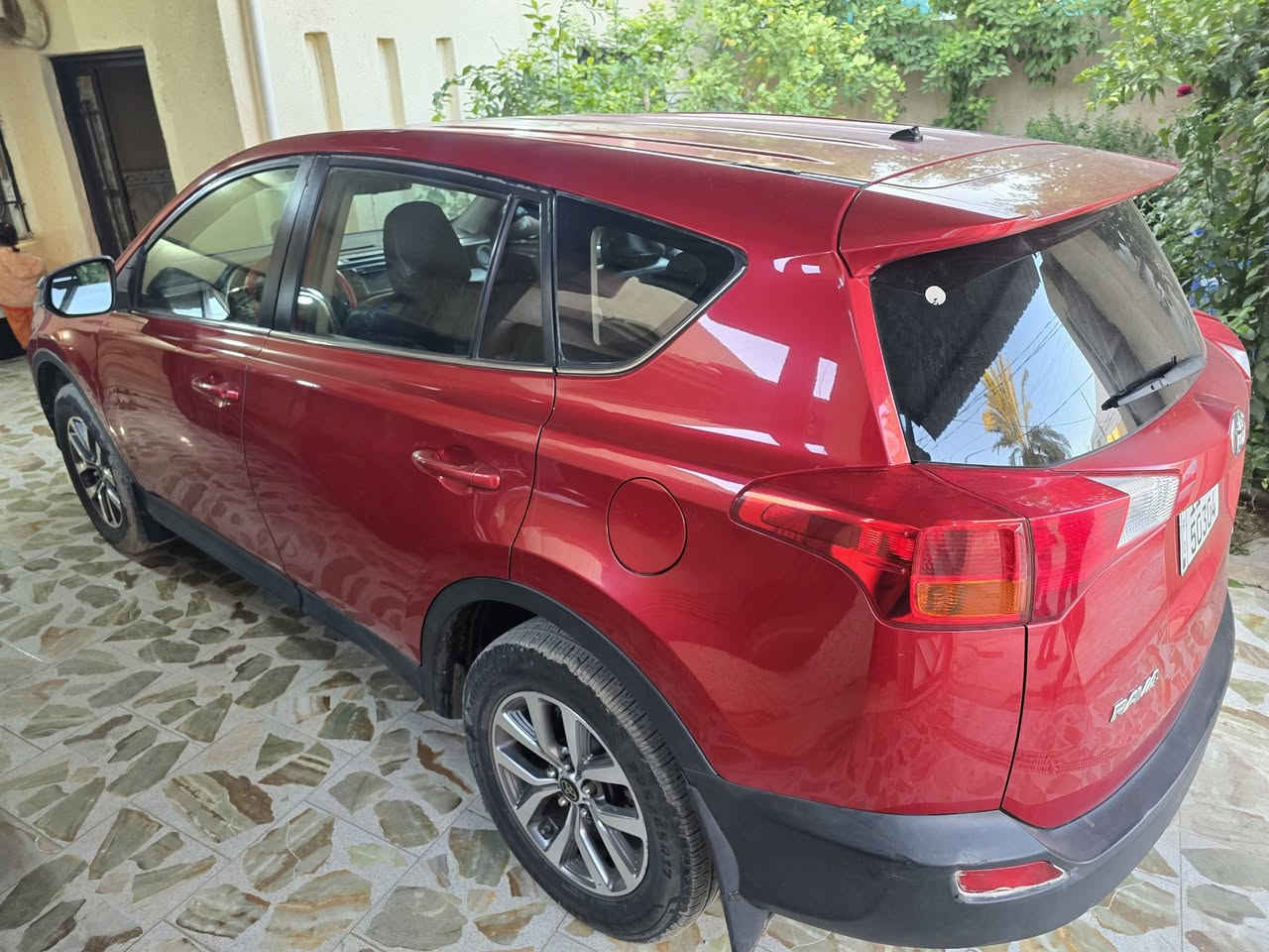 سلام عليكم تيوتا راف فور  موديل 2013 وارد امريكي  دفع رباعي كل الاربيكات سليمة  ضرره شخط خفيف وتم صبغ الجامرلغ والباب سياره كامله اي عطل مابيه جاهزه رقم بغداد رقم الجديد  السعر١٣٨ ورقة  وبيه مجال تحويل ثاني يوم بأسمي .. العنوان ديالىى
رقم الهاتف6137813 0780
