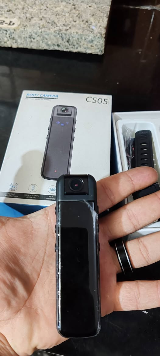 كاميرا للبيع جديد غير مستخدم مواصفاتها: 
دقة تصوير عالية بدقة 2 مليون بكسل (HD).
عدسة قابلة للدوران بزاوية 180 درجة.
خاصية تسجيل مع تقليل الضوضاء لضمان وضوح الصوت.
تتميز بتصميم صغير ومحمول يمكن ارتداؤه
السعر ٣٥


**إذا كنت صاحب هذا الإعلان وتريد حذفه لأي سبب، رجاءا أرسل رسالة إلى الدعم الفني**