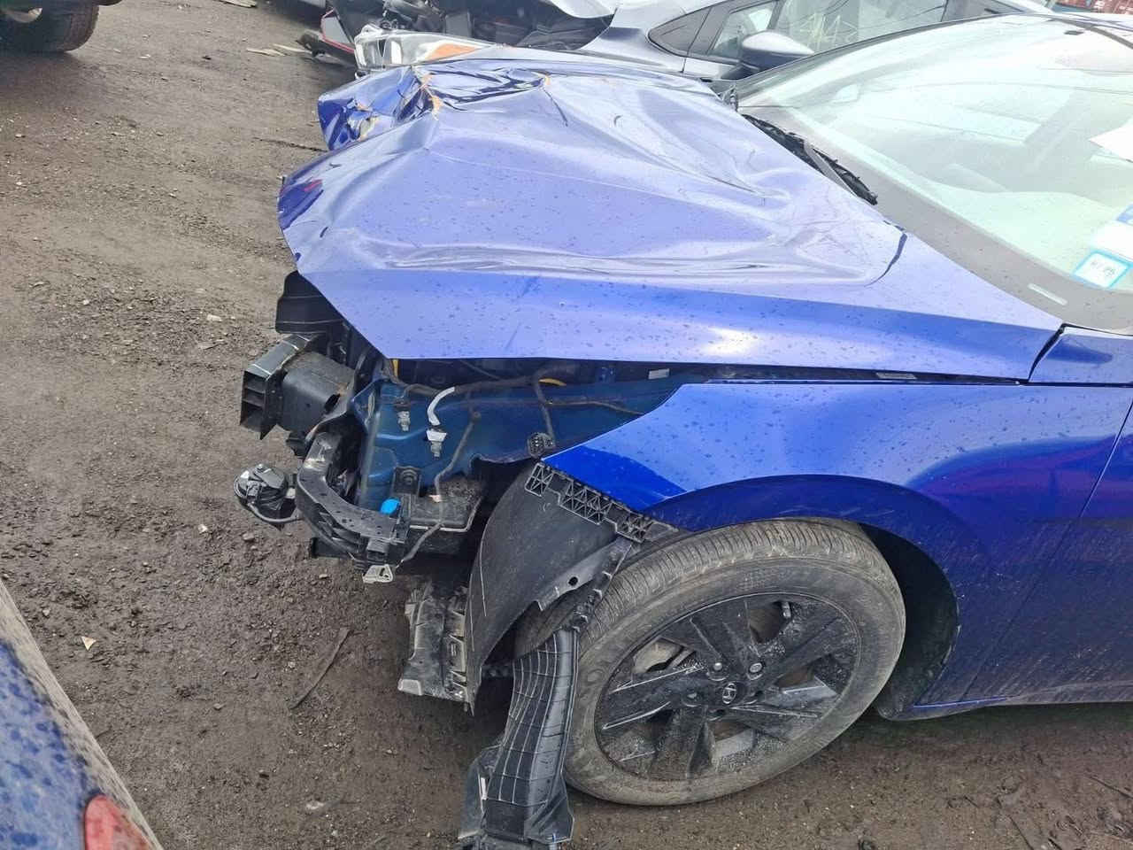 النترا ٢٣مرقم بغداد بسمي دخول حديد  ماشية15 مل حادثهة مبين للاستفسار ***********
