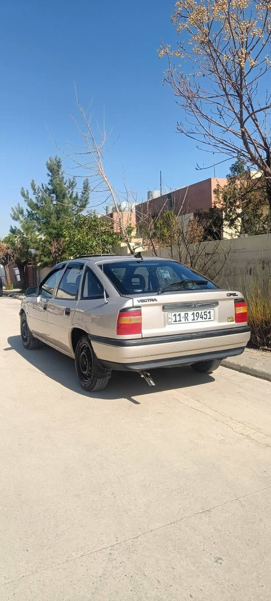 السلام عليكم
فكترا 92 محرك 16 أصل 20 كير عادي سياره حلوة وكاعده بدون حادث بدون خياسات صبغ عام للجماليه رقم بغداد مشروع وطني تحويل ثاني يوم مكانها السليمانيه

سعر 37 بيها مجال 
***********
