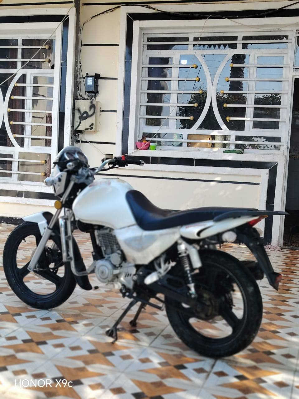 السلام عليكم للبيع سنكي شرط ابلادي  موديل 19مكينه 150مامفتوحه لاتنقيص ولاتبخير كهربائيات كله شغاله نكره سلف تايرات جدد مانقصه كلشي.. 725وبي مجال ***********
