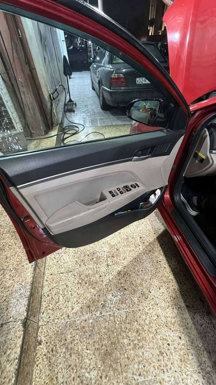 السلام عليكم النترا للبيع مديل 2017 فول موصفات كشنات كهرب رادار امامي وحساس خلفي وامامي تشغيل بصمة سلايت كابون بانزين بيها مكينه شرط تبريد ثلج تيرات جديده طخم امامي وخلفي كله جديد السياره جاهزه اي نقص مابيها الظرر مالتها قبغ صندق وربع وجاملغات الخلفي بدون دواخل السياره حيل حلوه شاشه كبيره كامره دواره شرط التحويل السعر 130 وبيها مجال مكان السياره موصل أيسر موبايل *********** اسيا ***********
