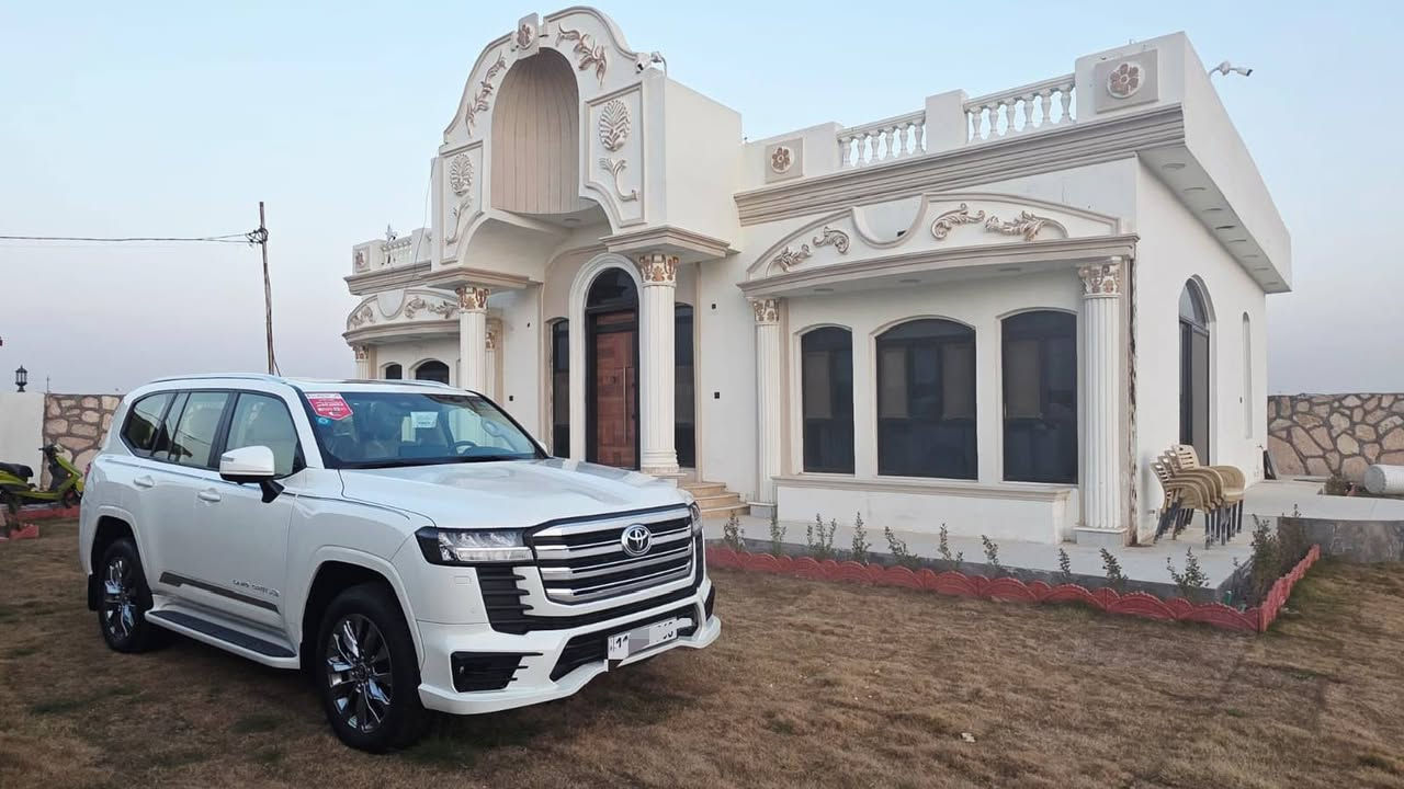 ♦️تويوتا لاندكروزر GXR Limited موديل 2024 – محرك 4000 تنفّس طبيعي♦️
◾️سيارة جديدة قوية للبر والمدينة، ومواصفات ممتازة.
المواصفات:
◾️موديل 2024
◾️فئة GXR Limited
◾️محرك V6 4000 تنفّس طبيعي
◾️دفع رباعي 4WD
◾️قفل دفرنس خلفي
◾️5 كاميرات محيطية
◾️كشن جلد كهرباء + تدفئة وتبريد
قير أوتوماتيك
◾️مثبّت سرعة متكيّف (رادار)
◾️مكيّف أوتوماتيك أمامي وخلفي (تبريد خلفي)
◾️تشغيل بصمة/زر (Smart Entry + Push Start)
◾️شاشات عدد (3) أندرويد
◾️شاشة + بلوتوث/USB
◾️شاحن لاسلكي _ واير لس
◾️مرايا كهرباء قابلة للطي
◾️كشنات جلد كهرباء مع تدفئة وتبريد للكشنات .
التفاصيل:
🚩المسافة المقطوعة: 2200 كم فقط
🚩وكالة ساز — لازالت داخل ضمان الشركة
🚩تبديلات زيت المحرك مجانية
🚩رقم بغداد إنكليزي + هزة جديدة
بأسمي شخصياً
🚩كتلوكات الشركة مع بصمة عدد (2)مكفولة كفالة عامة من الضرر والطلاء والتعديل والتكحيل
🔸️المكان بغداد الدوره***********
