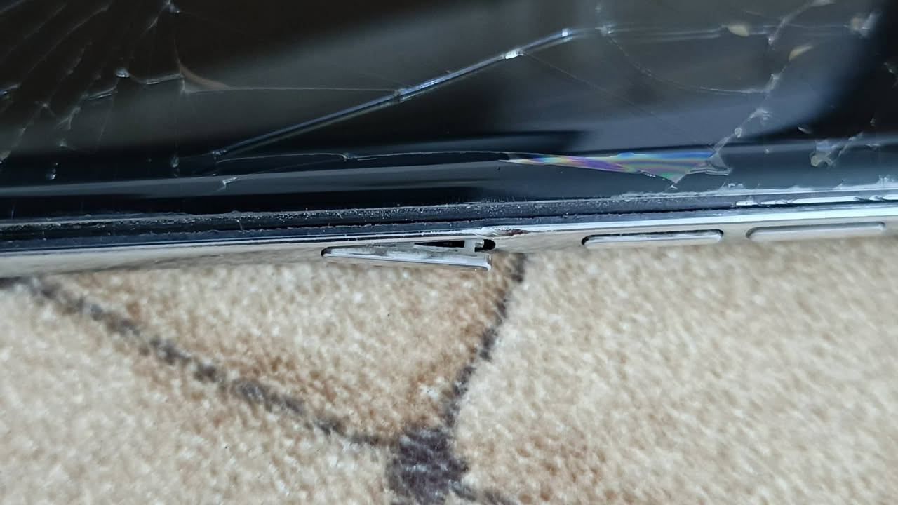 العملاق جهاز [ تكنو كامون 40 برو 5g ]
الجهاز فول مواصفات تريدة للتصوير فول ومكفول وبل ألعاب 90 فريم ببجي وباقي الألعاب 120 فريم بس الكلاس مال الشاشة مكسور يعني الشاشة ما بية شي نهائيا وما مأثرة بل لمس ولا حتى 1%
تجي تفحص وتتأكد بنفسك اذا ما عجبك لا تاخذة
يجيك ويا الكارتونة الأصلية والشاحنة والكيبل الأصليات
مواصفاتة...
1- ذاكرة 256  والعشوائية 24 ✅
2- بطارية كبيرة بسعة 5200 ملي امبير ✅ وبسرعة شحن 45 واط للعلم الشاحنة الأصلية ويا موجودة
3- معالج Dimensity 7300  🔥 يعني 90 فريم ببجي بكل راحة وهاذا المعالج بصعوبة يحمى
4- شاشة أملد وبسرعة 144 هيرتز 🔥فووول سلاسة
5- كاميرات 50MP من شركة سوني نوع الحساس LYT-700C ألترا 🔥🔥
6- أقوى مقاوميتن مياة وغبار lP68/IP69 🔥✅
7- مميزات ذكاء اصطناعي لأ نهائية
وكل هاي المواصفات سعرة ب200 الف فقط
مكاني نجف حي ميسان للتواصل واتساب ***********
لا يوجد توصيل
