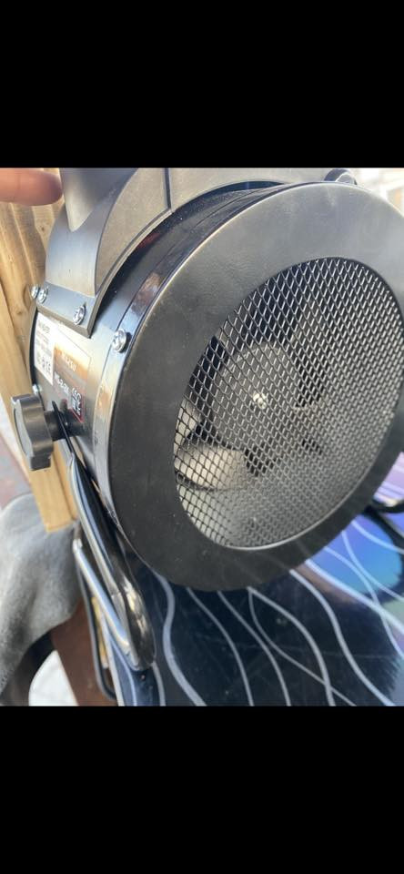 السلام عليكم
عجانه 6 لتر وهيتر تدفئه اصلي كلهن مامستخدمهن
عجانه ب70 الف
وهيتر ب30 الف
رقمي ***********
