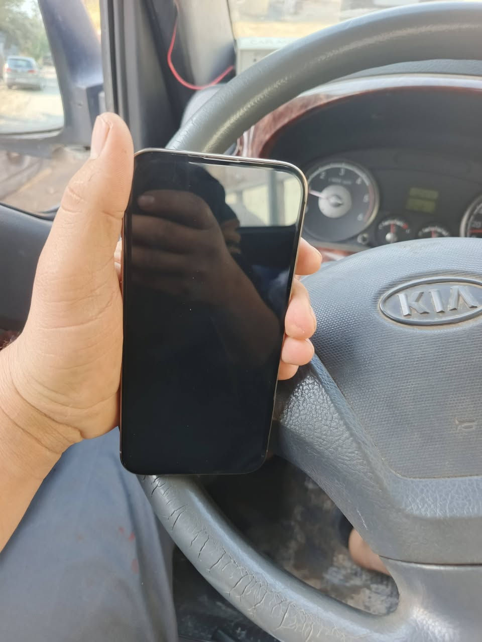 السلام عليكم للبيع  جهاز ايفون 17 برو ماكس شرق اوسط الجهاز نضافتة 100/100 بطاريه 98 ذاكره 256 السعر مليون و350 وبي مجال قليل
الاتصال ع رقم ***********
